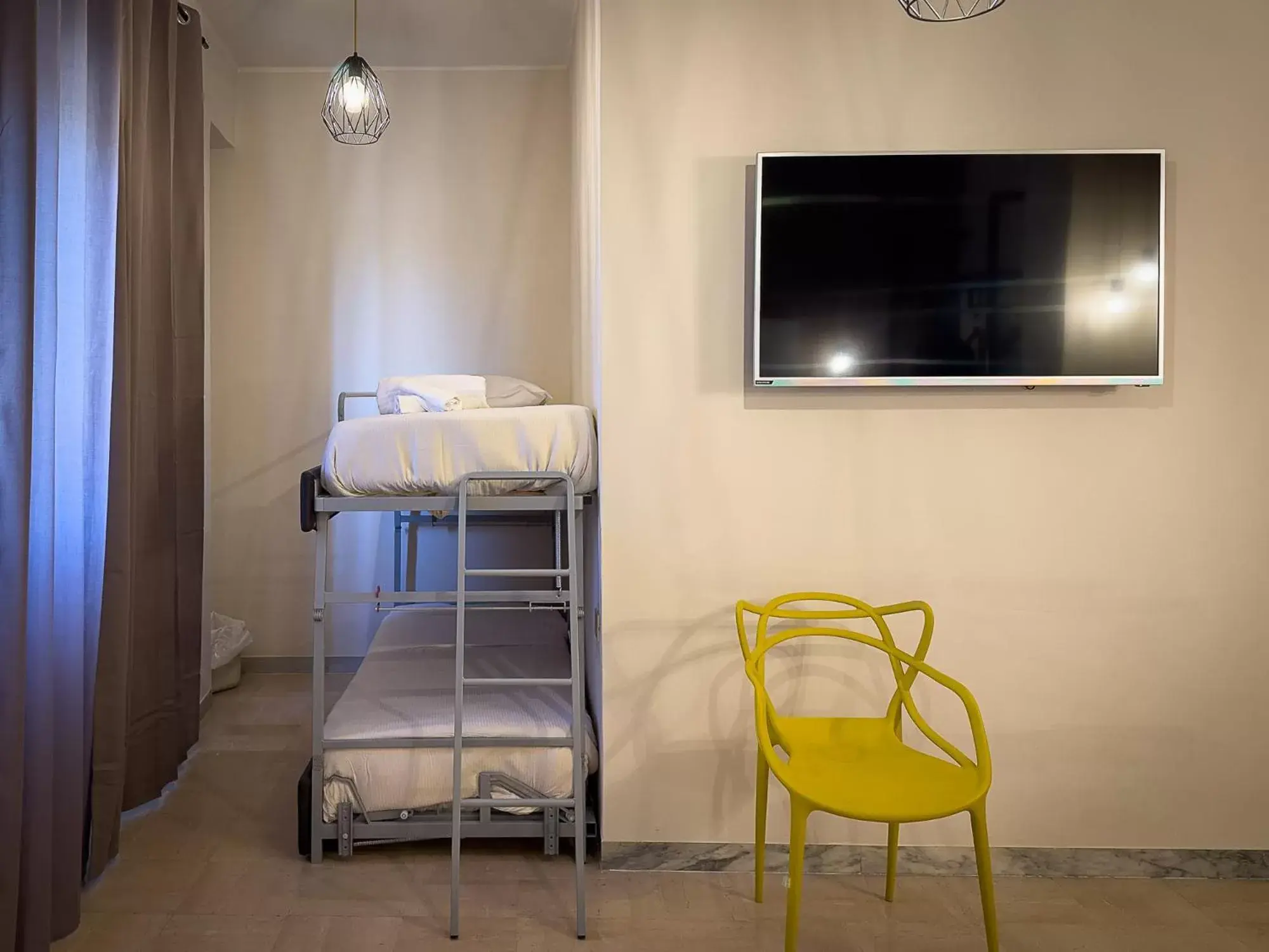 Bedroom, TV/Entertainment Center in ibis styles Trani