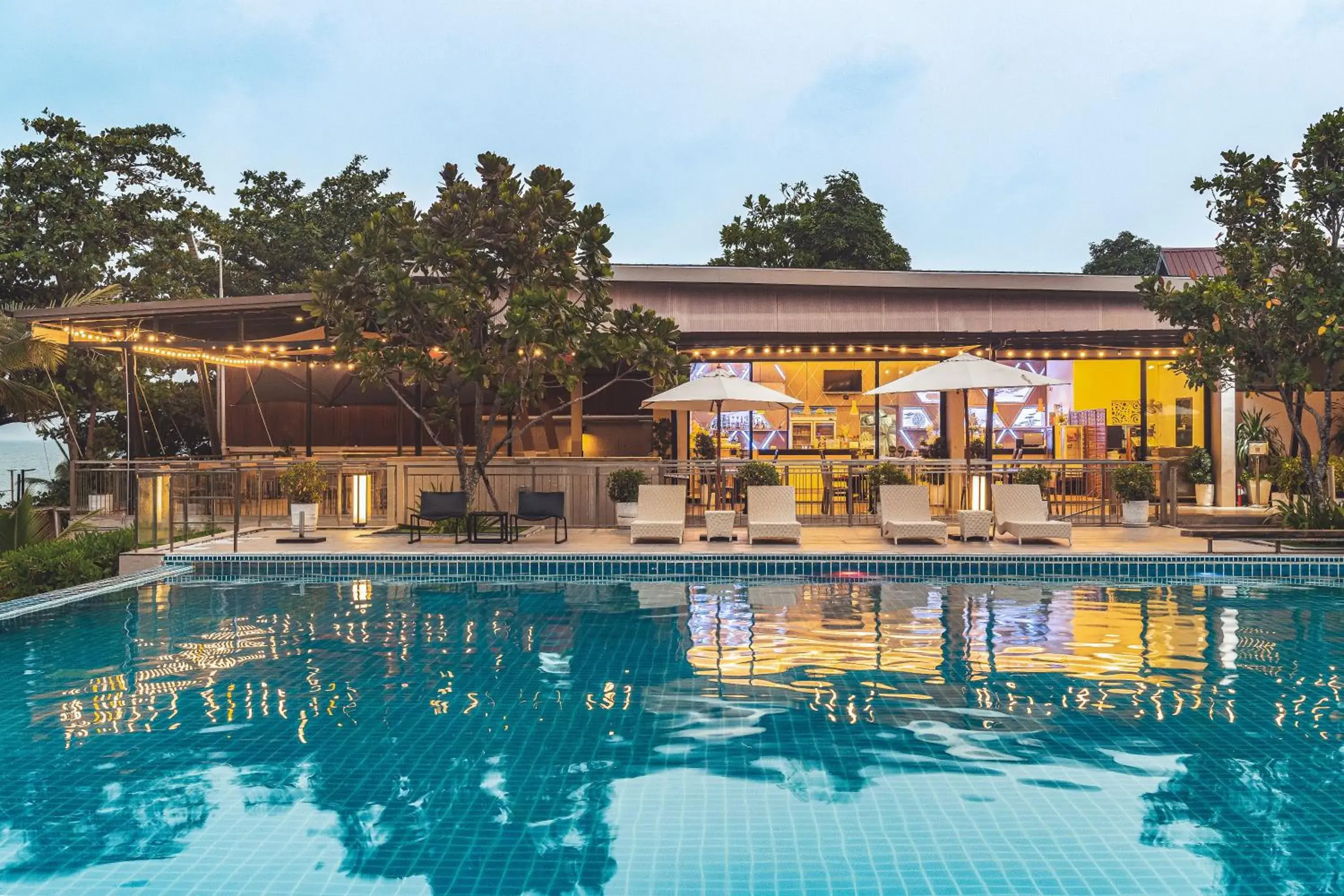 Restaurant/places to eat, Swimming Pool in Sand Dunes Chaolao Beach Resort