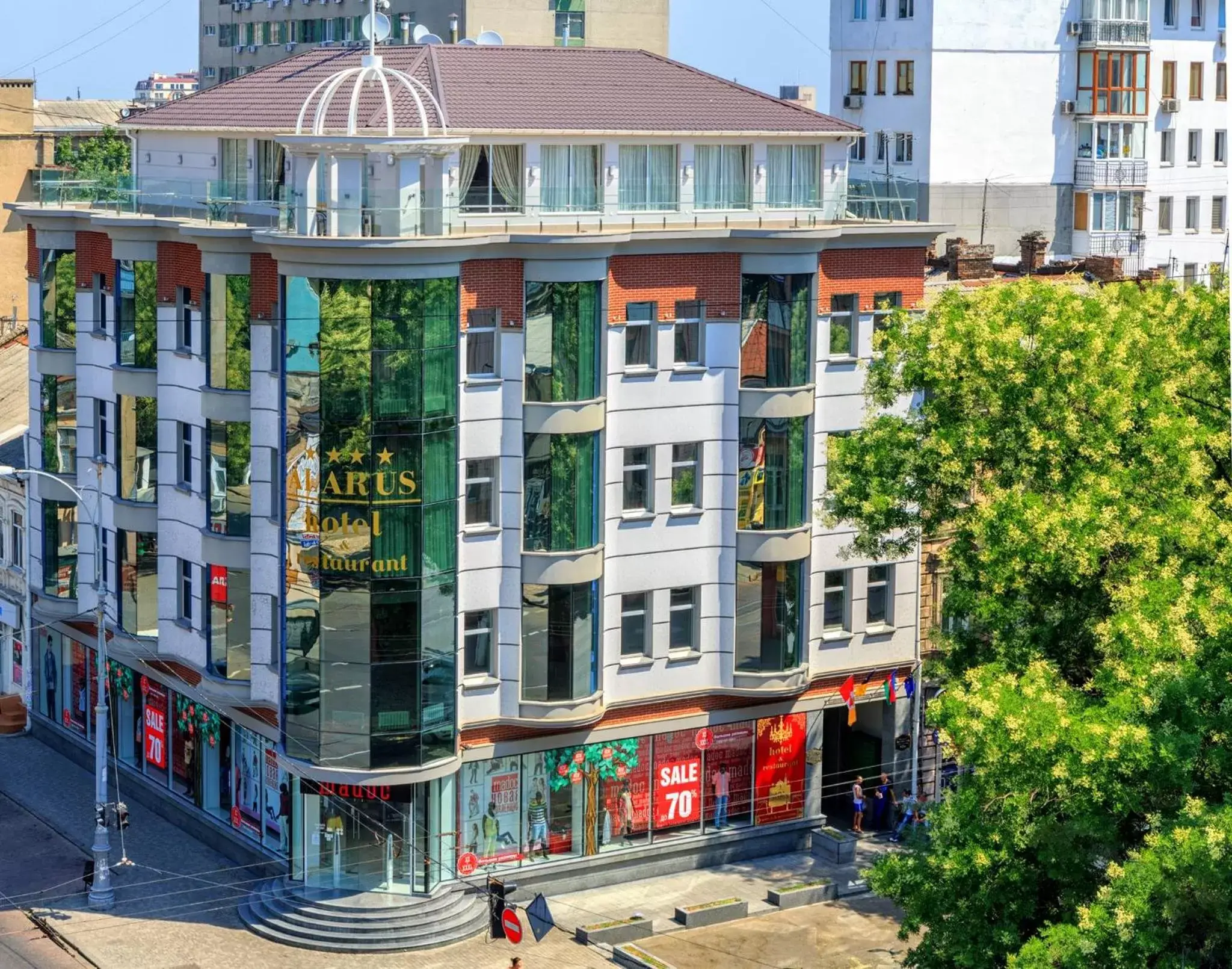 Facade/entrance in Alarus Luxe Hotel Facade/entrance in Alarus Luxe Hotel