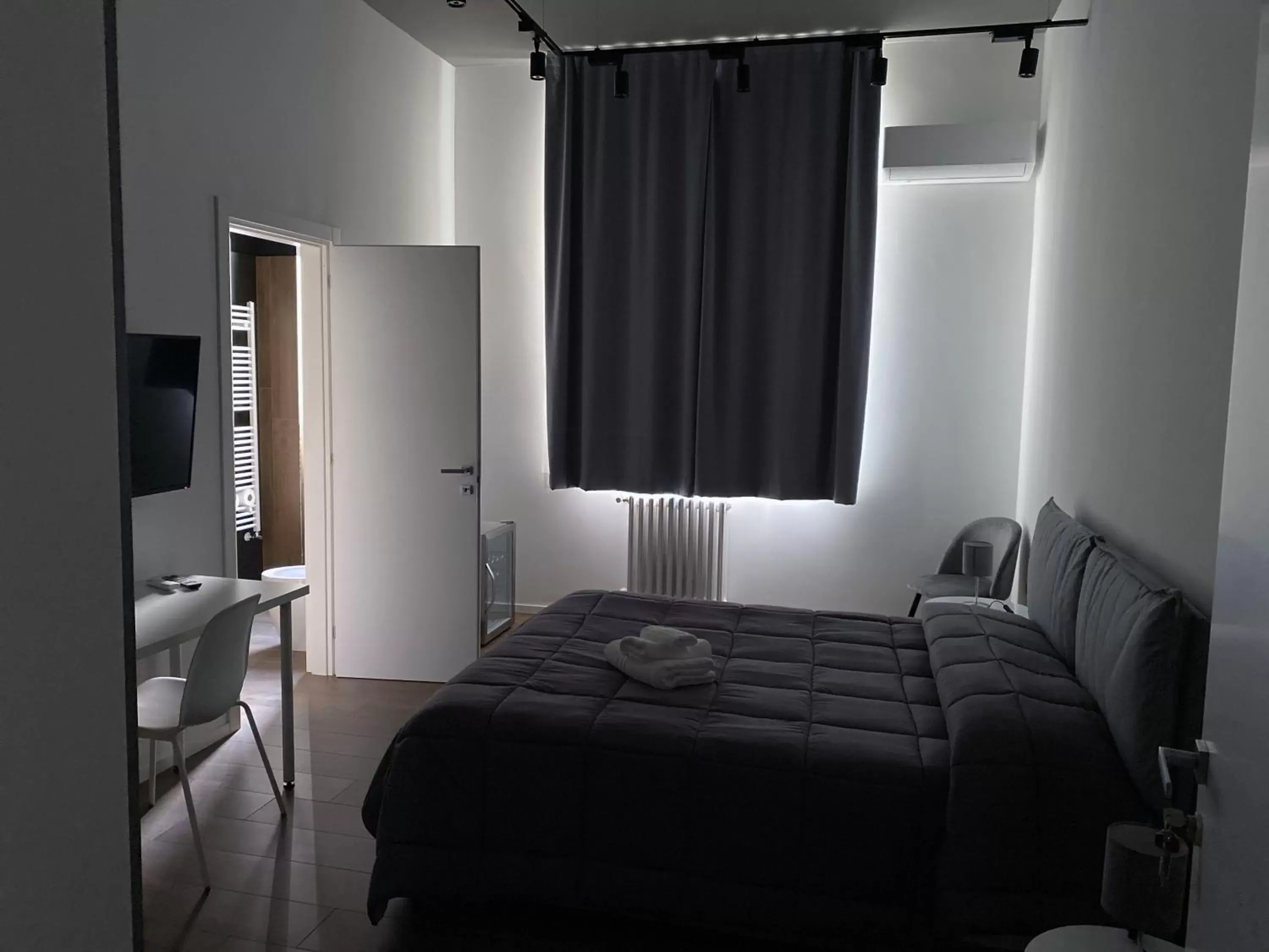 Photo of the whole room, Bed in Business Home Via Isonzo B&B