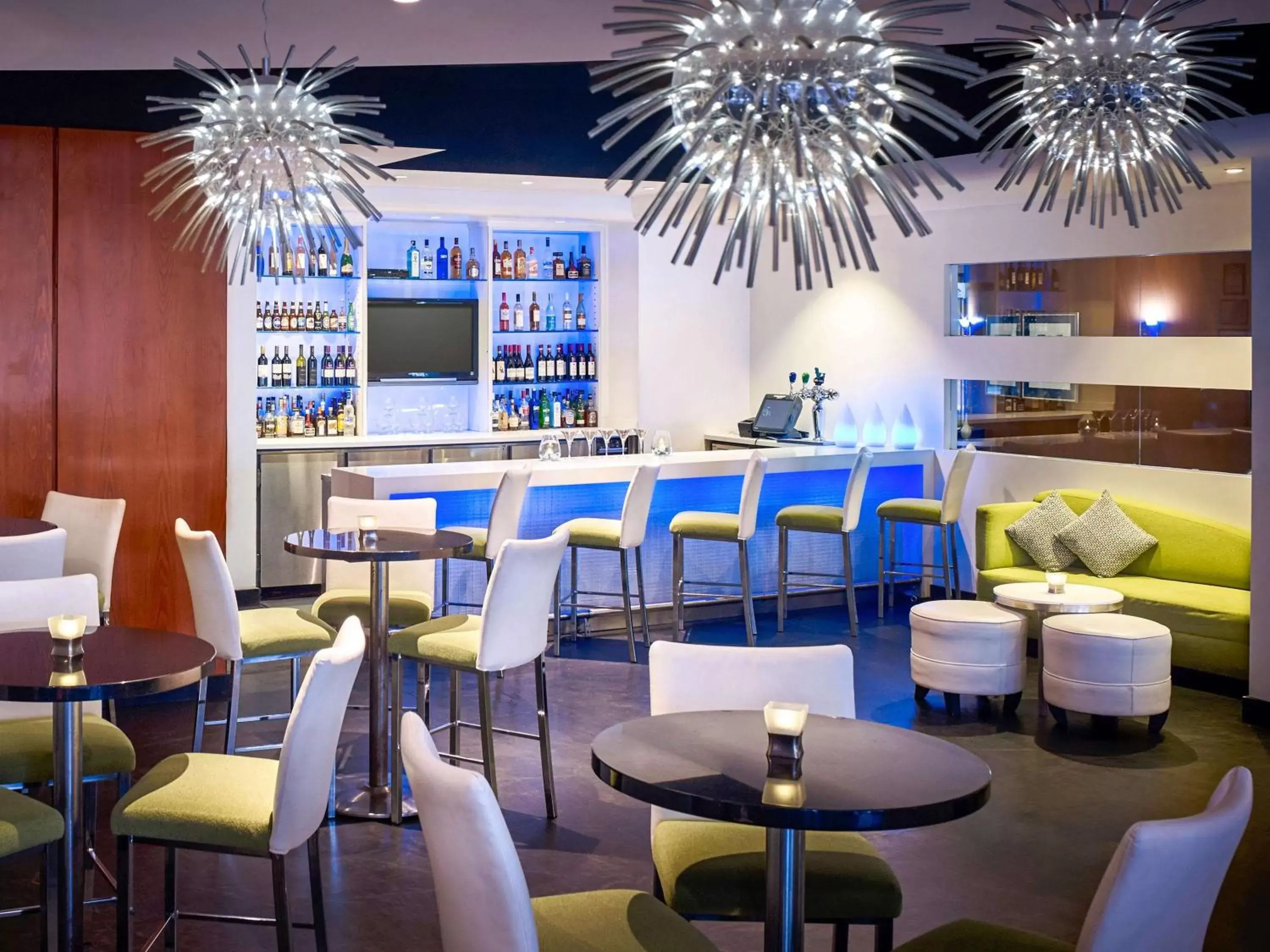 Lounge or bar, Lounge/Bar in Novotel Toronto North York