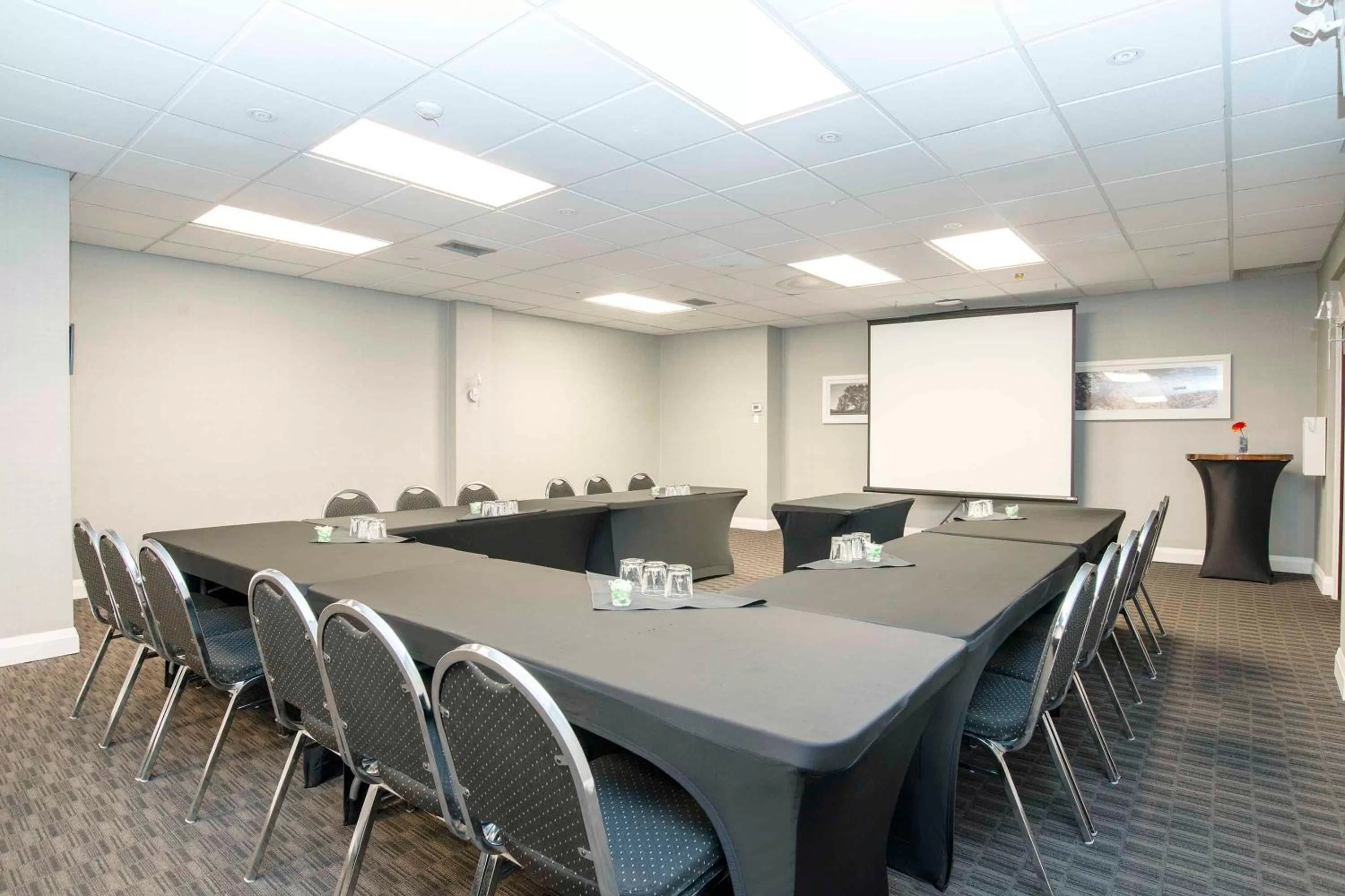 Meeting/conference room in Sandman Hotel & Suites Kelowna