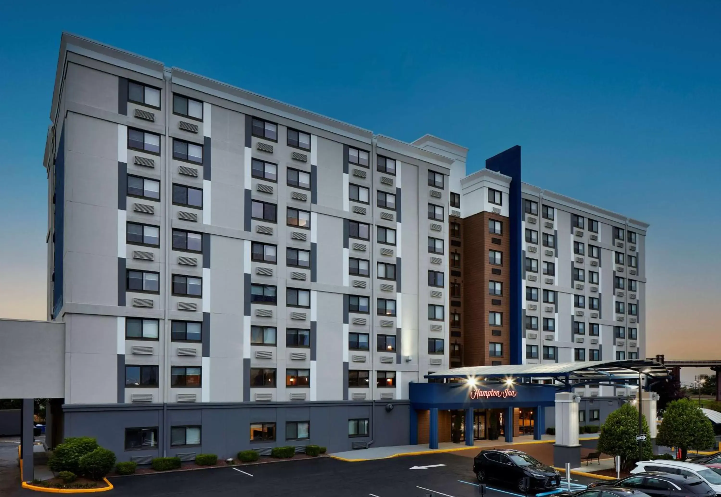 Property Building in Hampton Inn Newark Airport