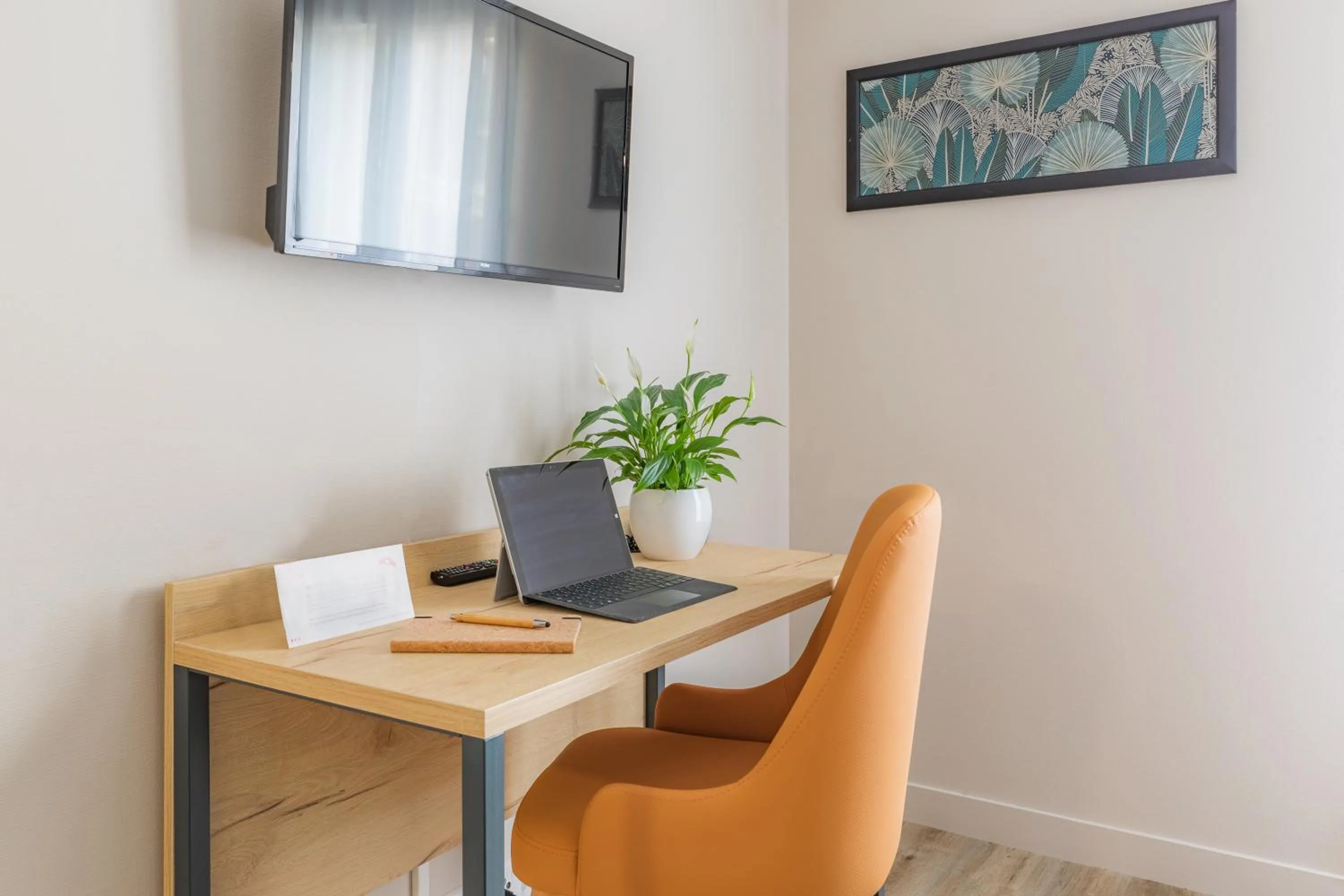 TV and multimedia in Appart'City Confort Agen Centre