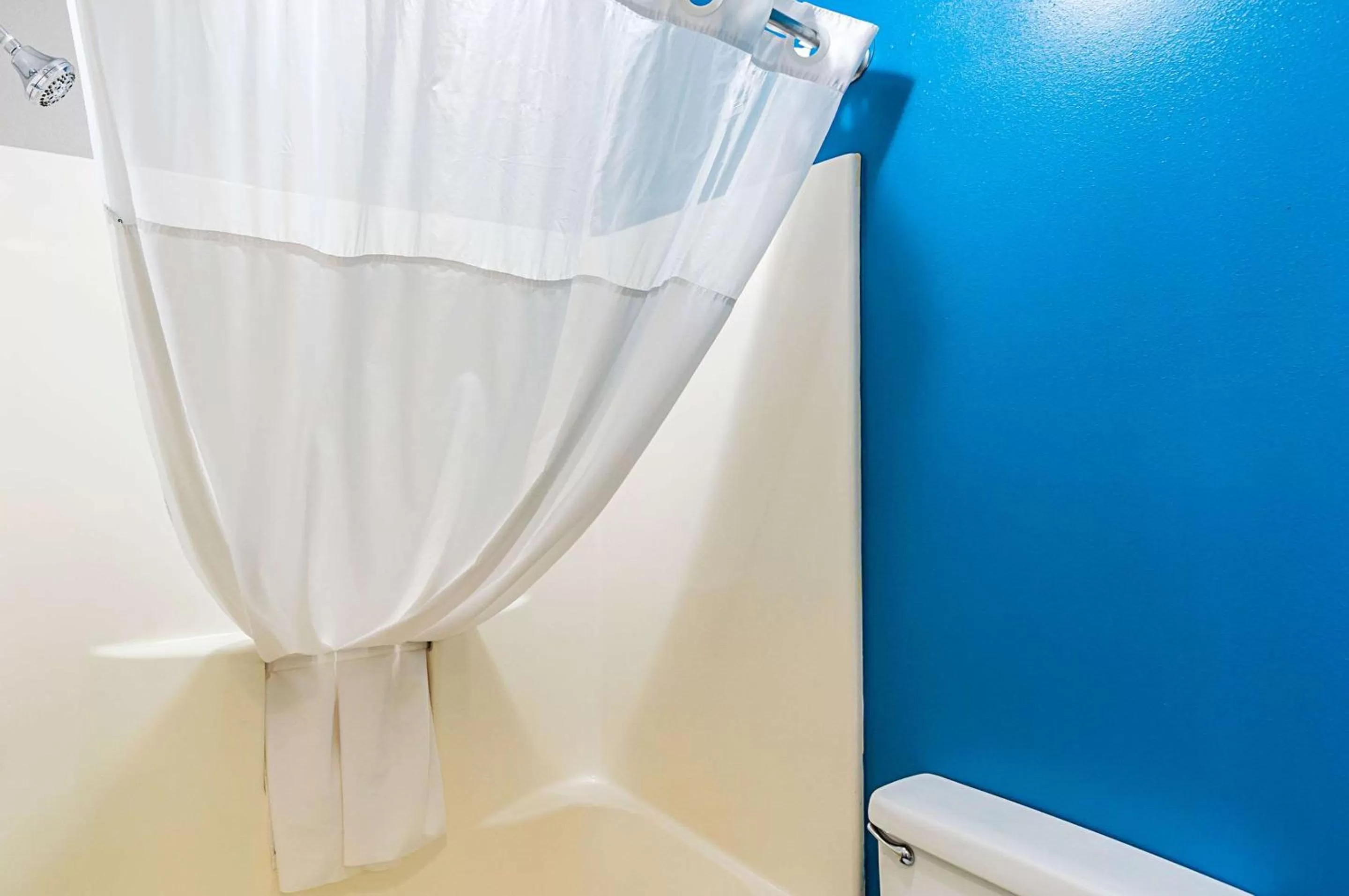 Photo of the whole room in Quality Inn Harrisonburg I-81