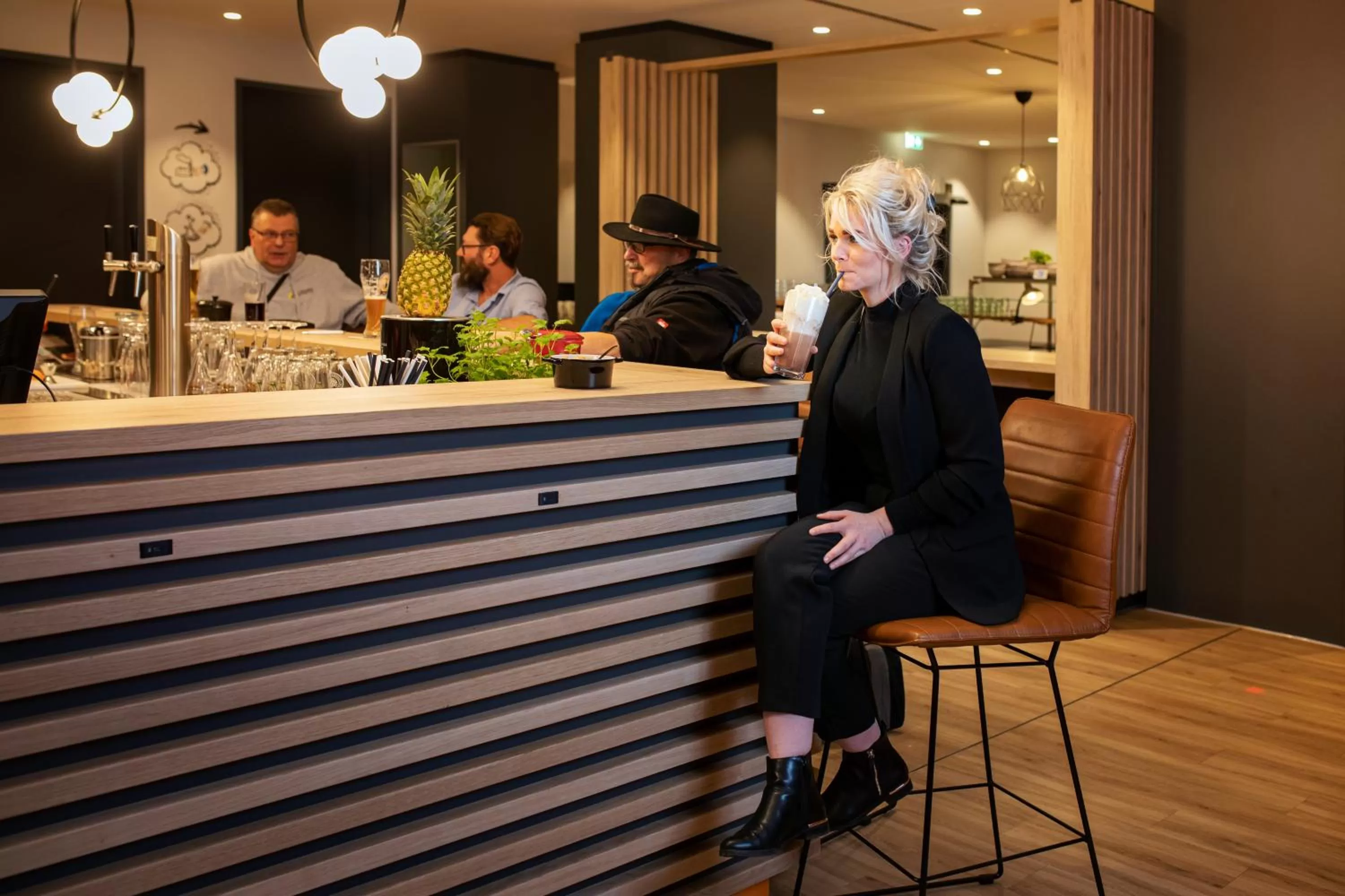 Lounge or bar in LOGINN Hotel Berlin Airport