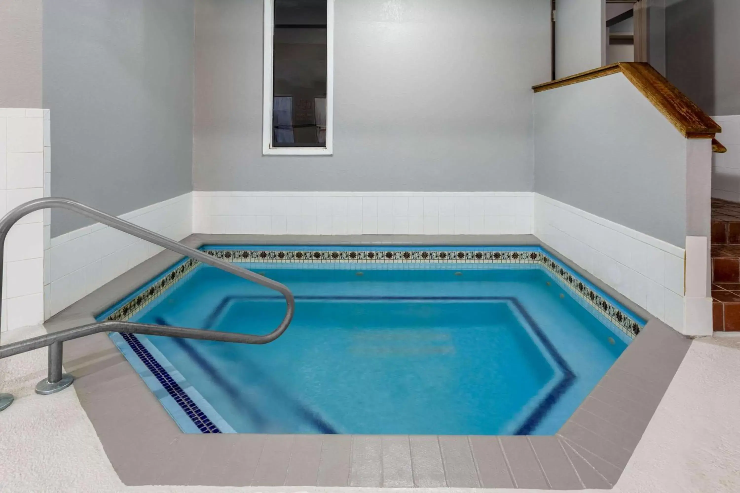 Hot Tub, Swimming Pool in Baymont by Wyndham Rochester Mayo Clinic Area