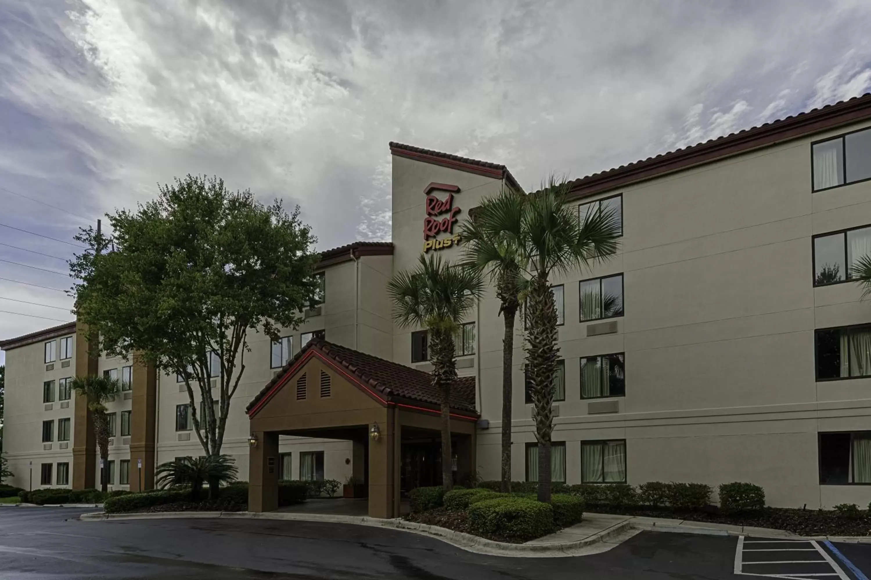 Property Building in Red Roof Inn PLUS + Gainesville