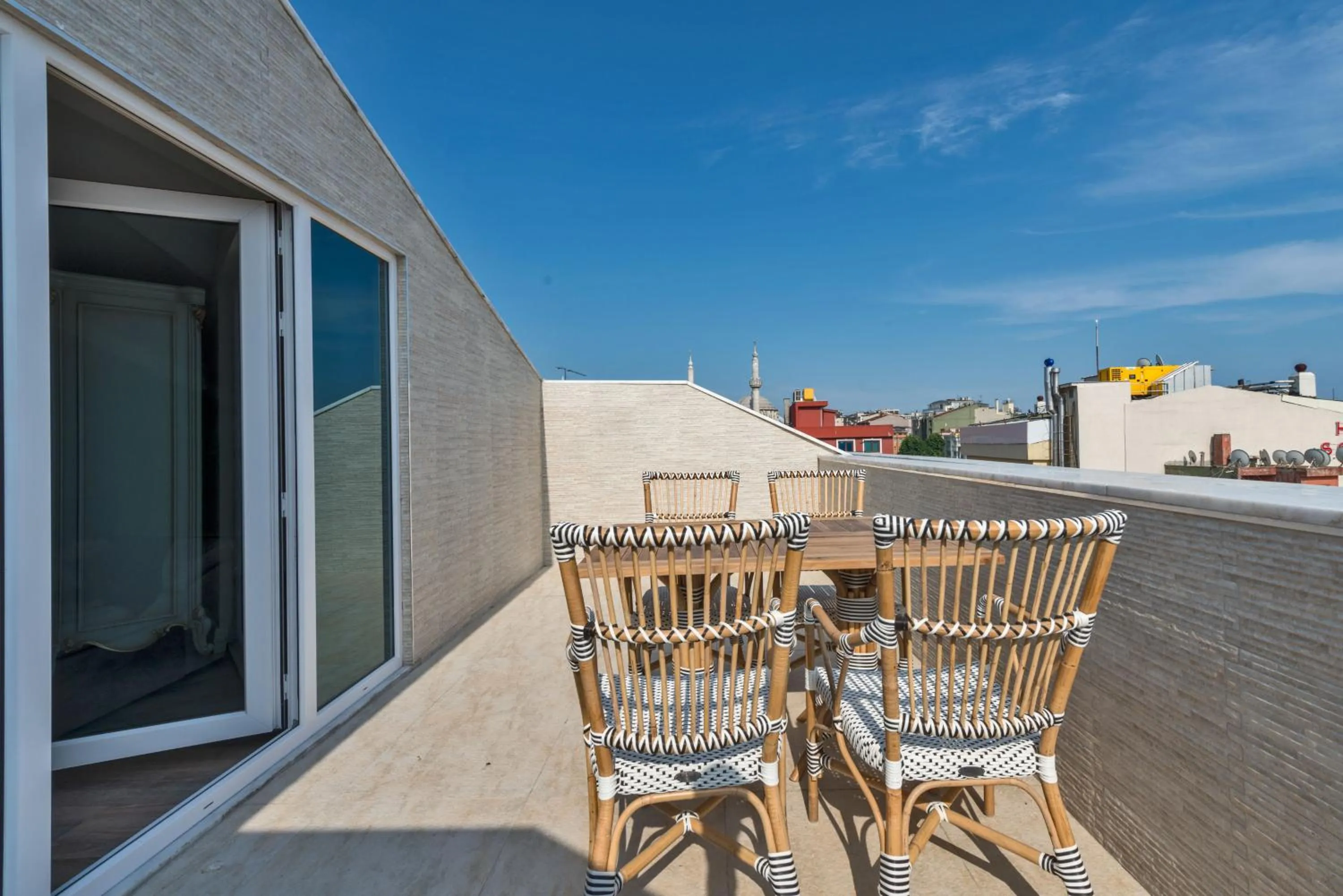 Balcony/Terrace in Glorious Hotel