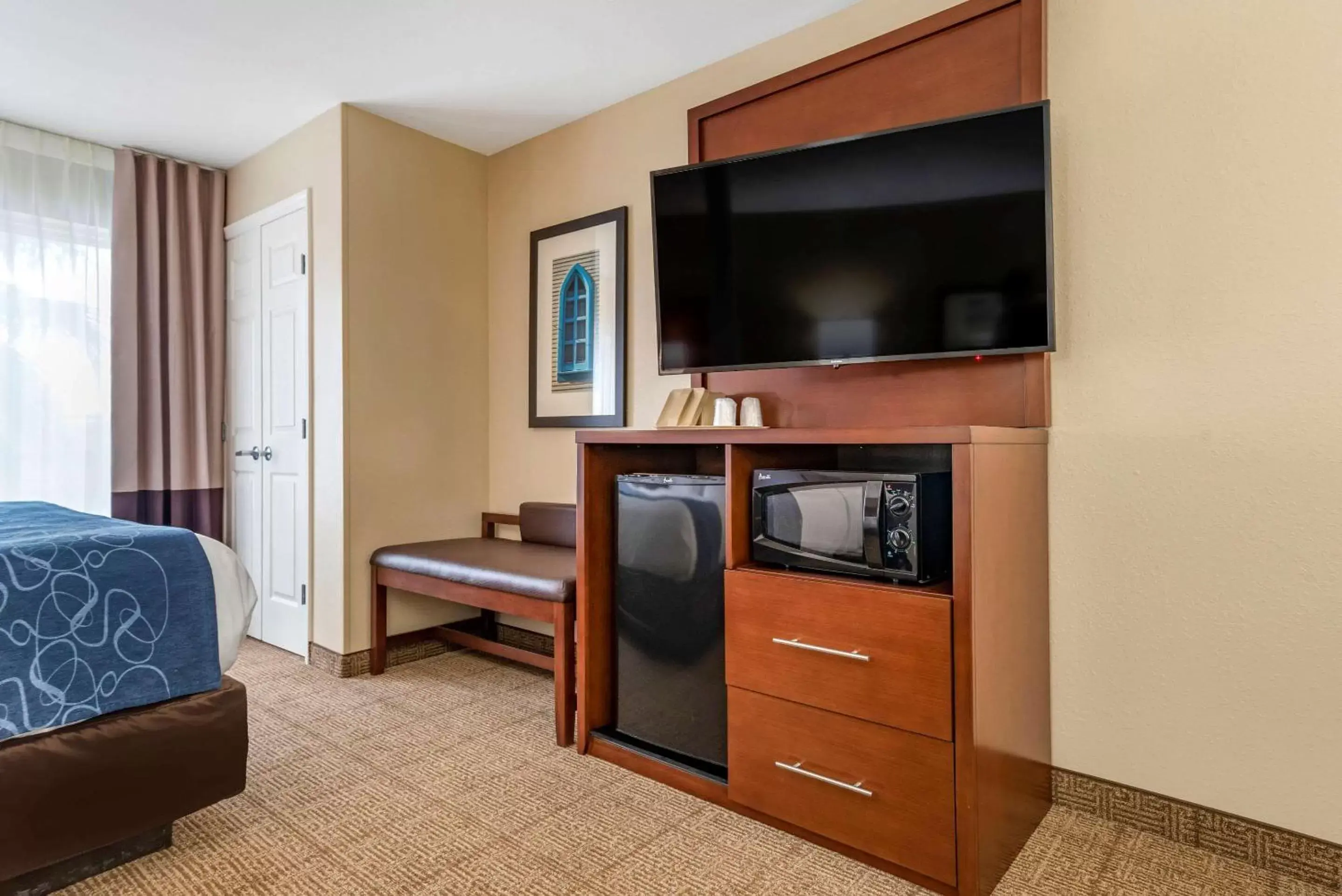 Photo of the whole room, TV/Entertainment Center in Comfort Suites Niceville Near Eglin Air Force Base