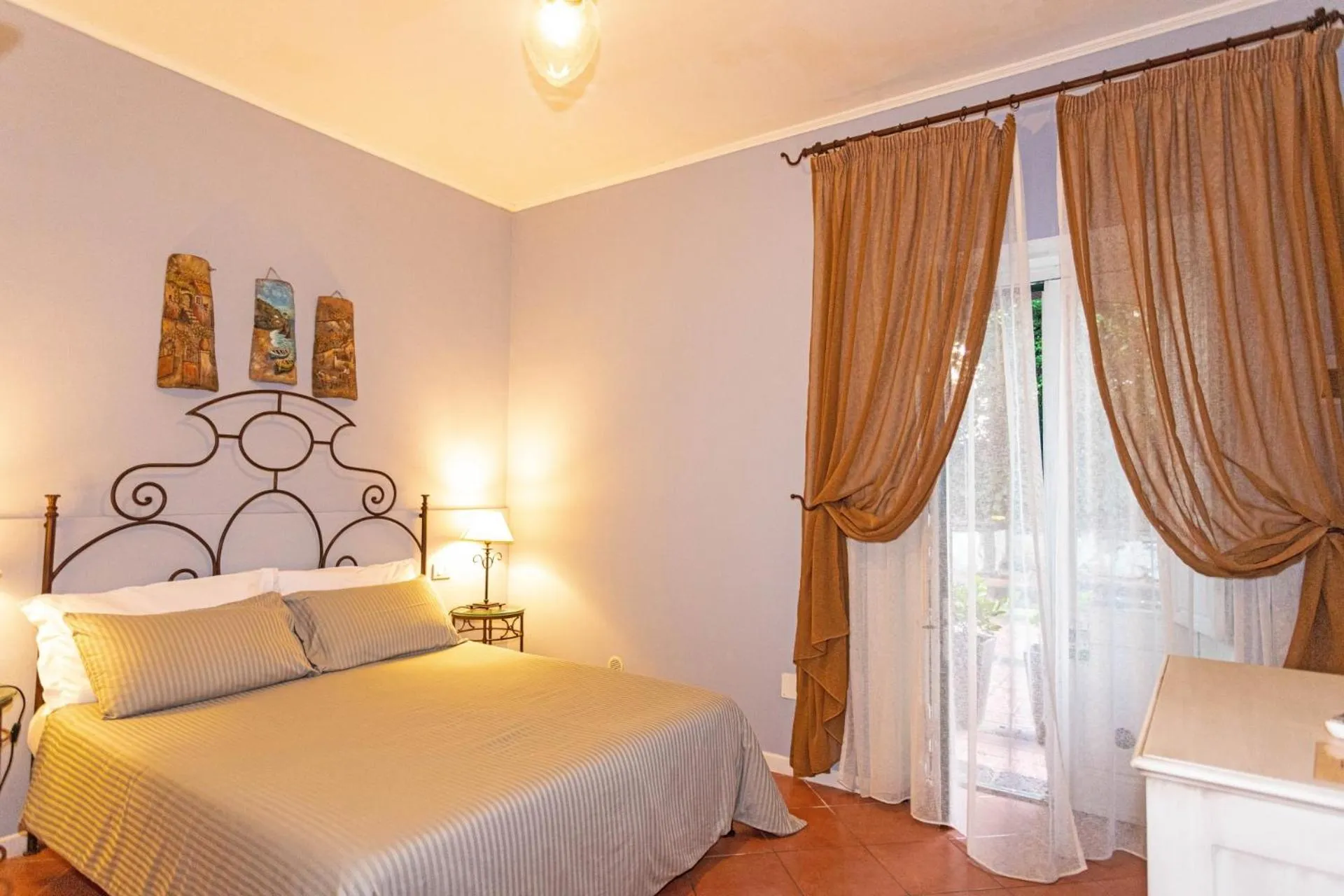Family Room (2 Adults + 3 Children) in Etna Hotel