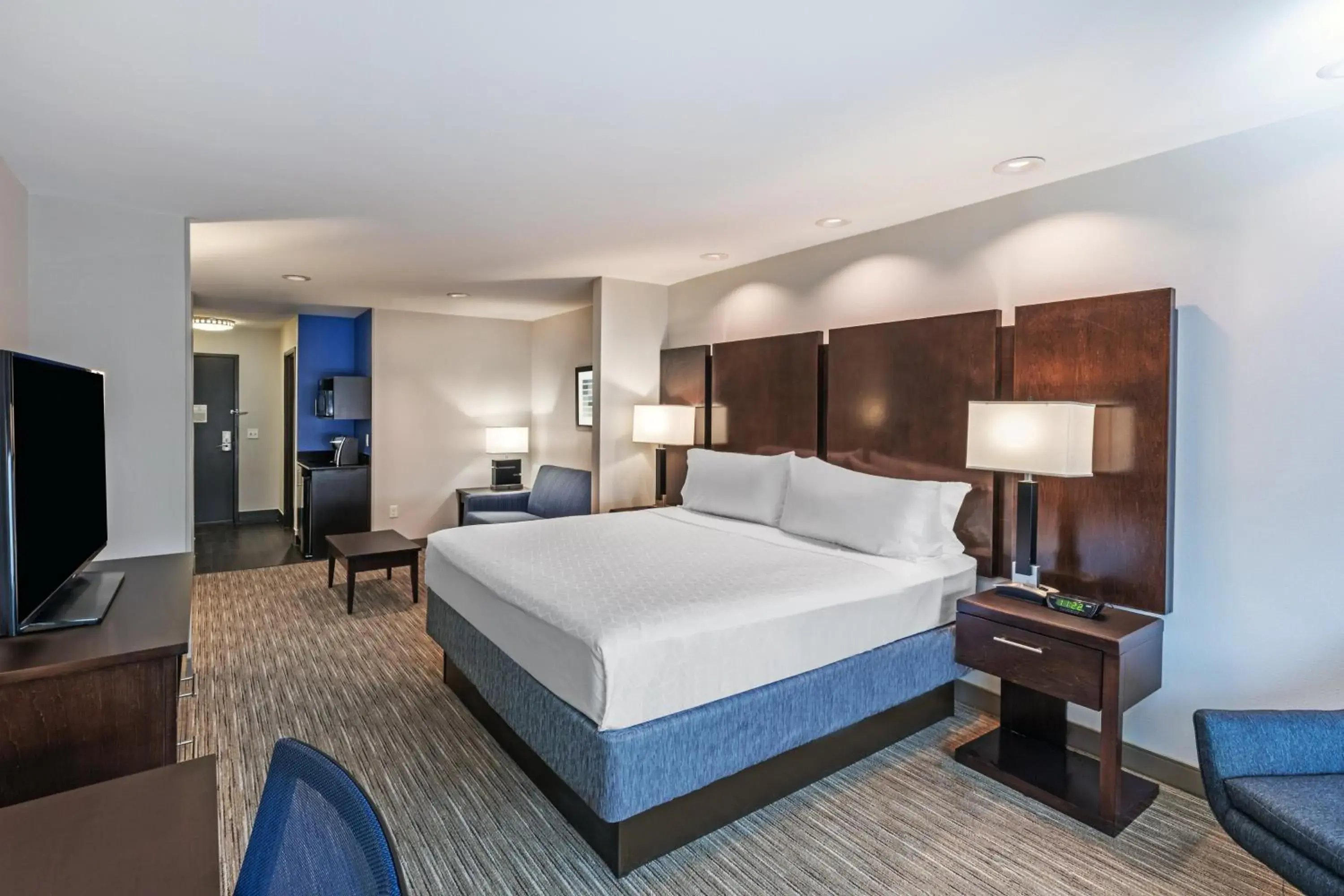 Bedroom, Bed in Holiday Inn Express & Suites Austin NW – Lakeway by IHG Bedroom, Bed in Holiday Inn Express & Suites Austin NW – Lakeway by IHG
