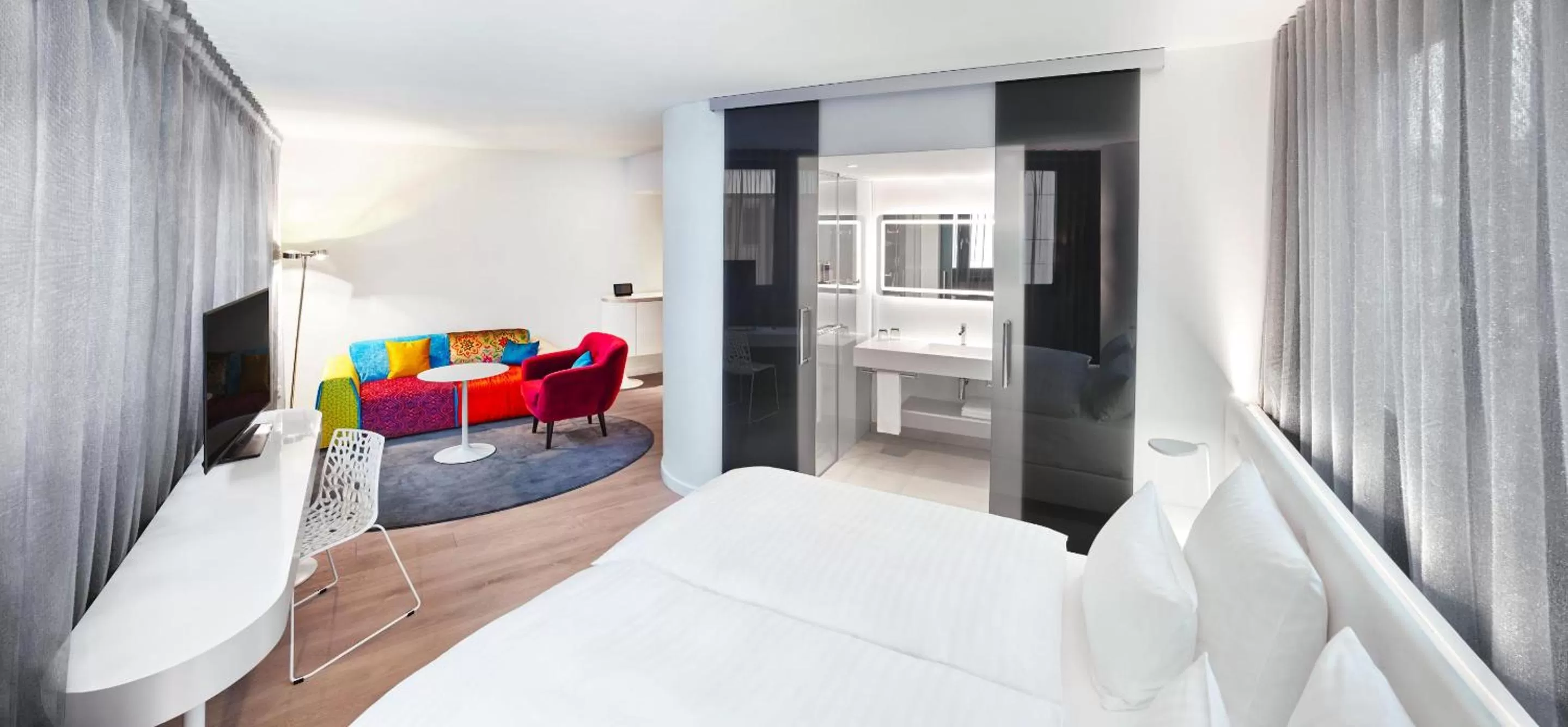 Photo of the whole room, Bed in Jaz in the City Stuttgart