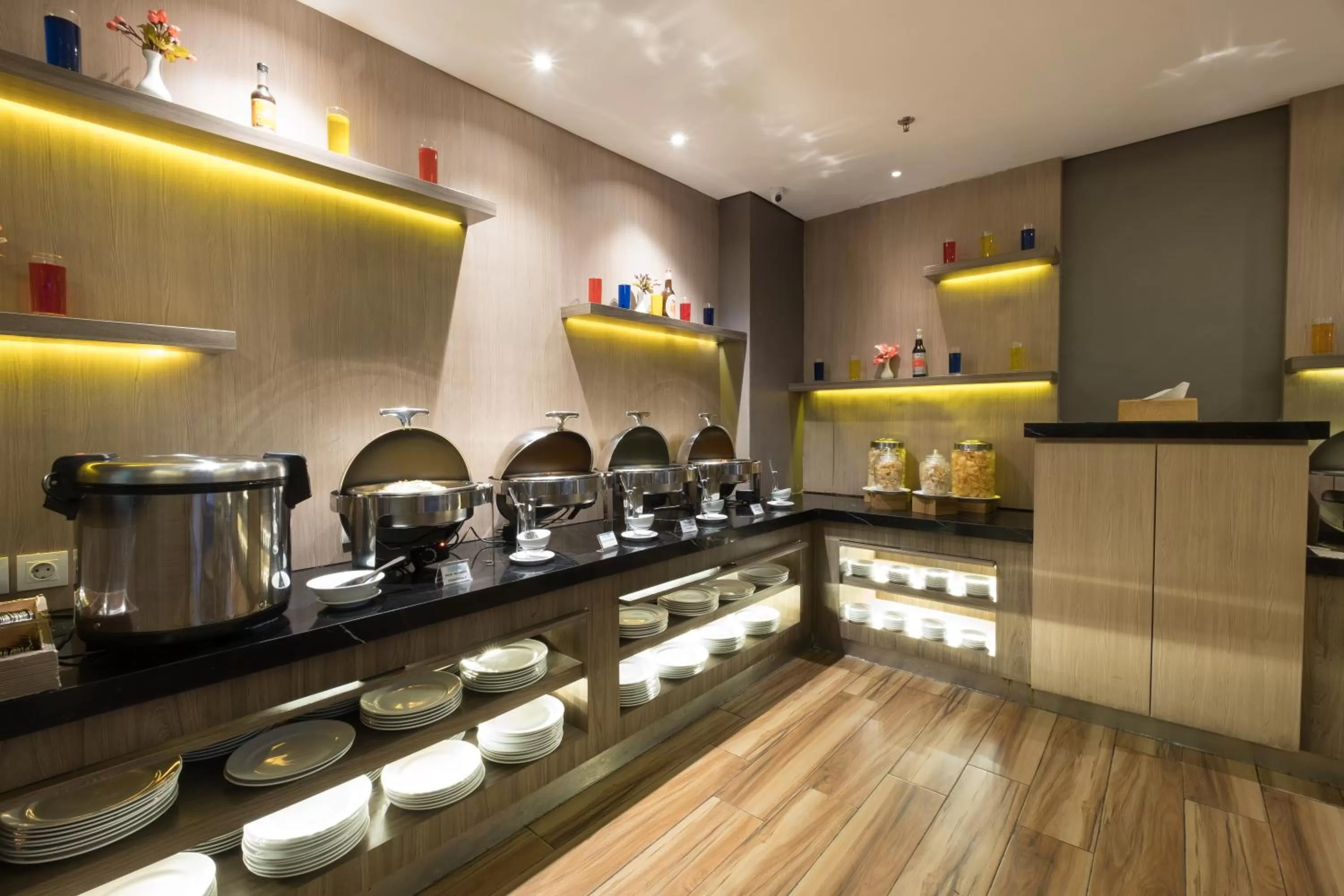 Breakfast, Restaurant/Places to Eat in Hotel 88 ITC Fatmawati Jakarta By WH