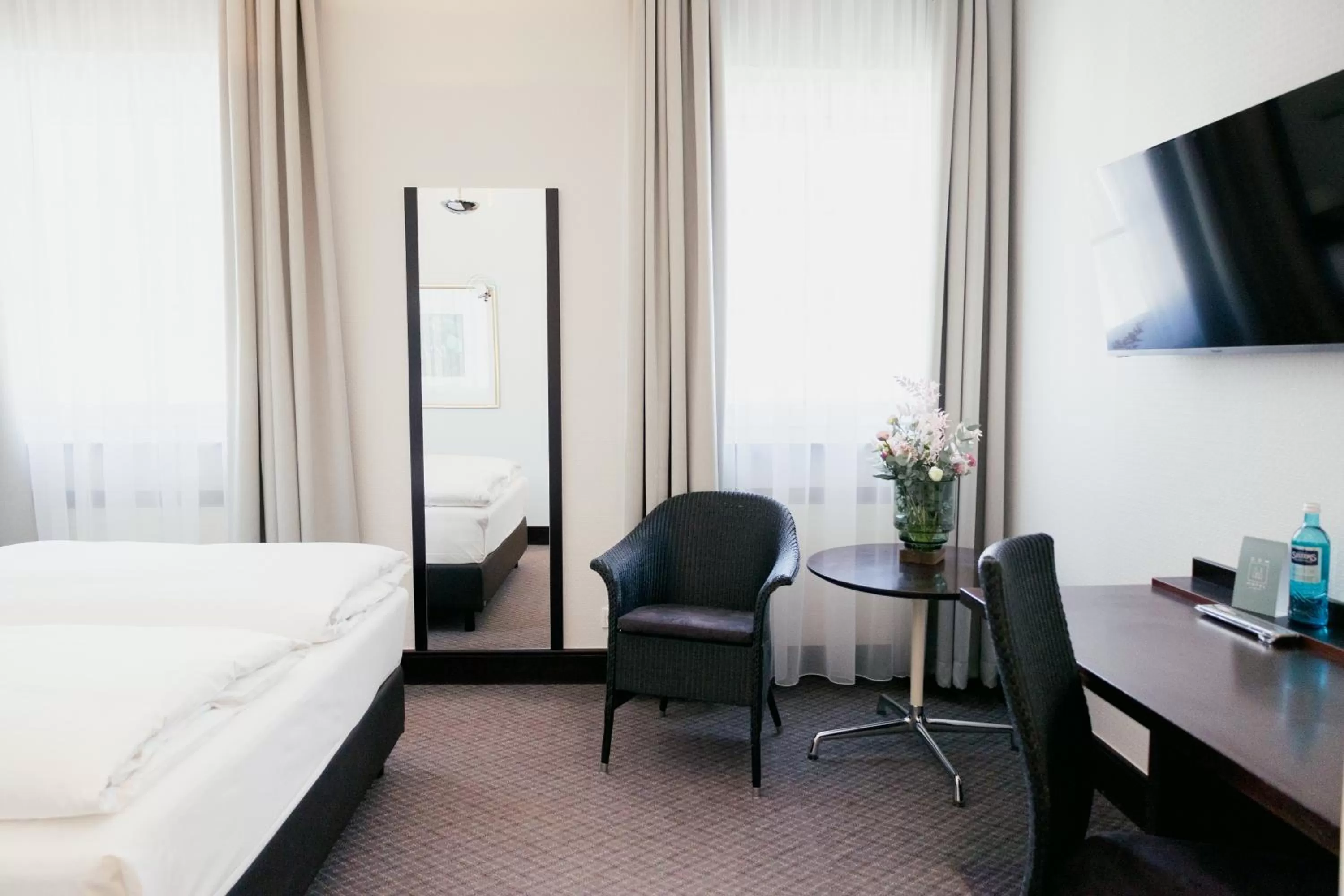 Photo of the whole room, Bed in DOM Hotel LIMBURG