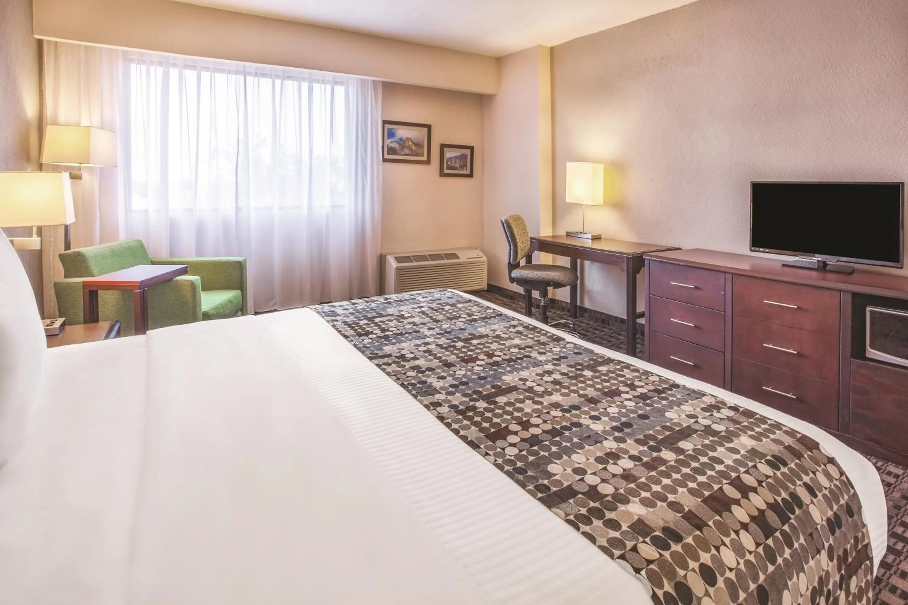 Bedroom, Bed in CHN Hotel Monterrey Norte, Trademark Collection by Wyndham