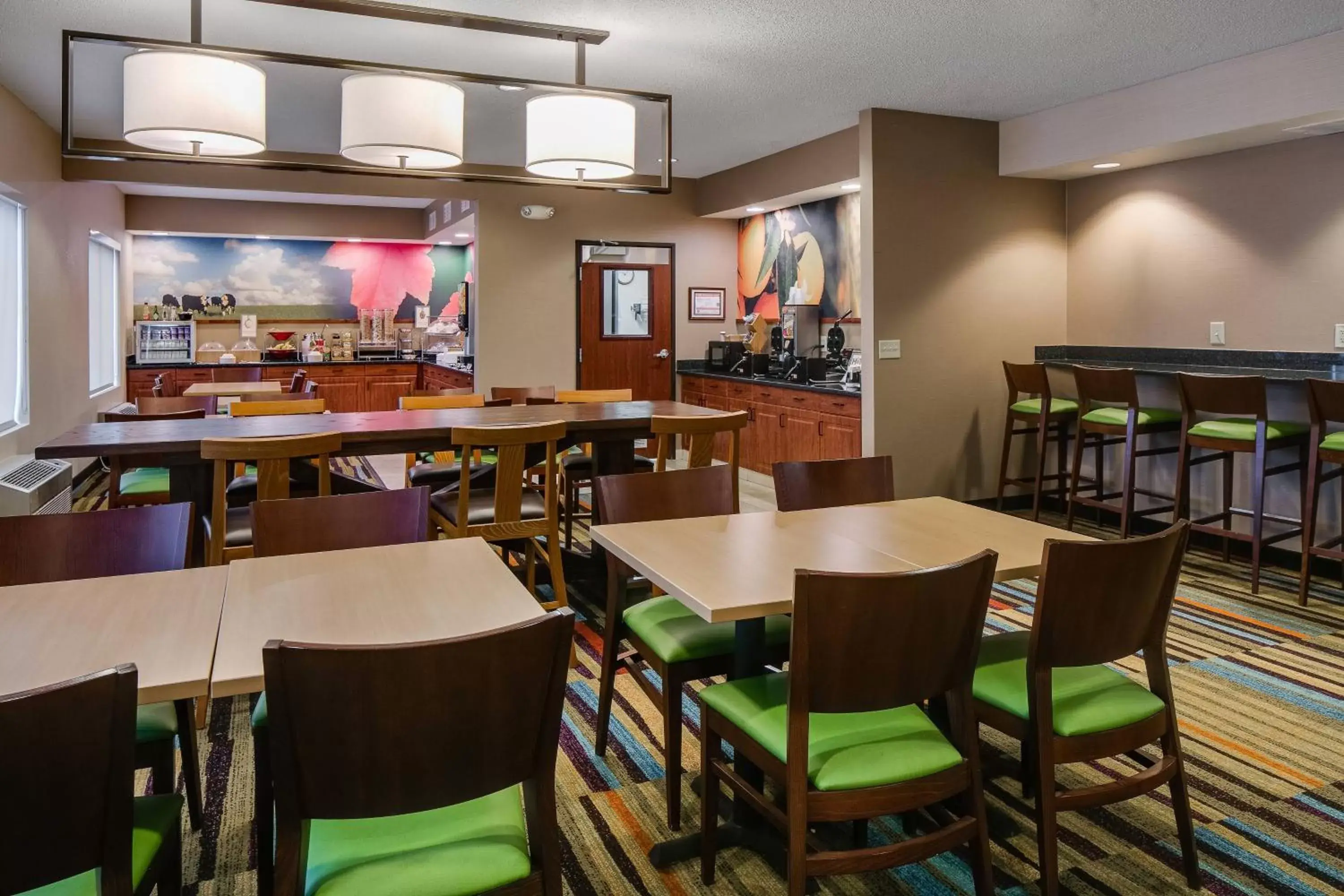 Breakfast, Restaurant/Places to Eat in Fairfield Inn & Suites Kansas City Airport