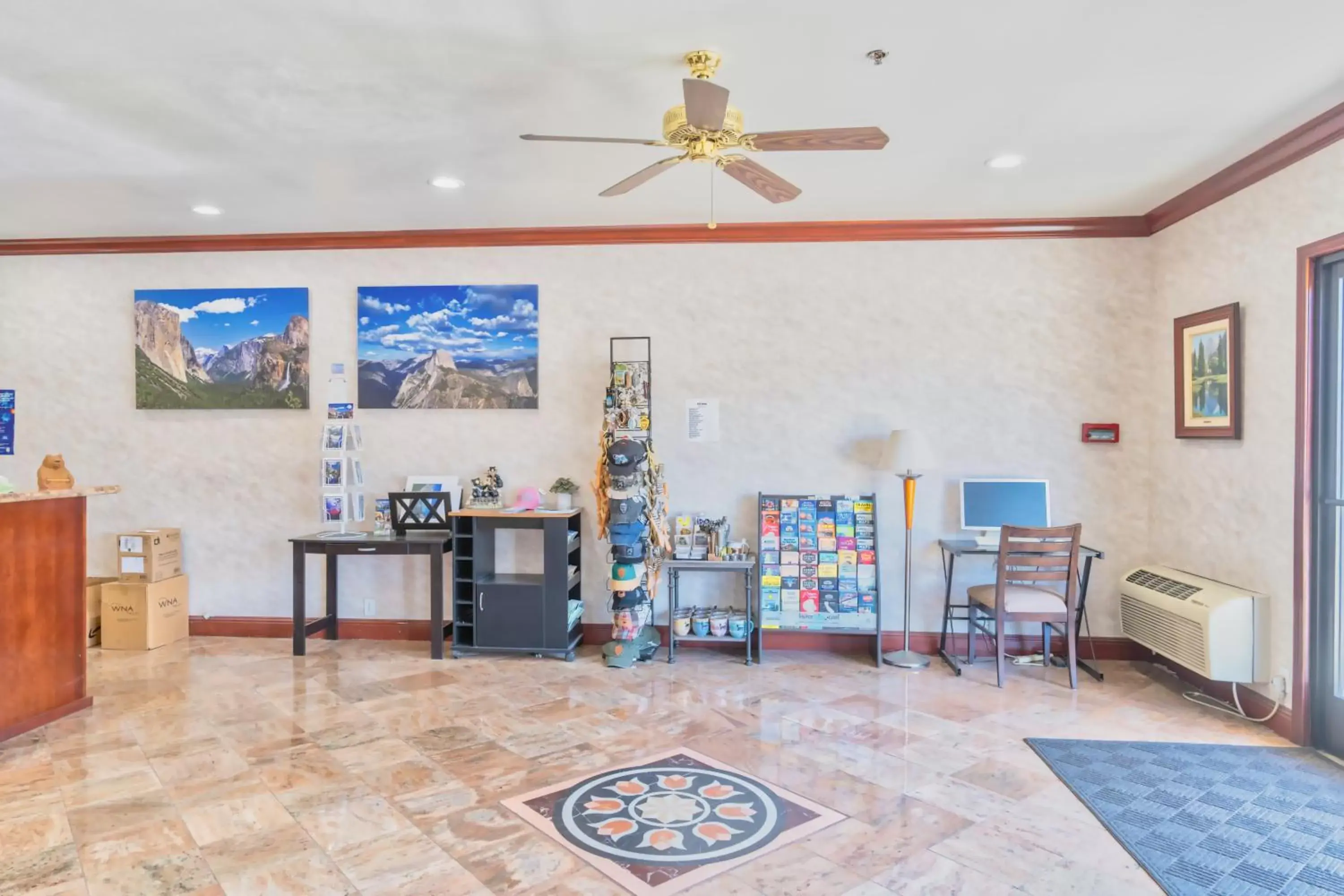 Lobby or reception in The Oakhurst Inn at Yosemite