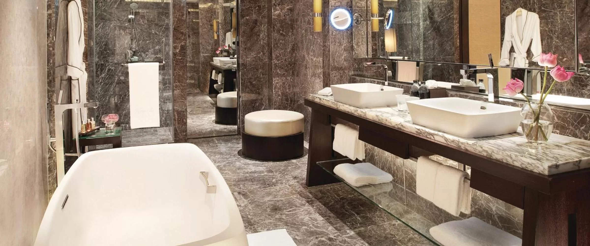 Shower in Siam Kempinski Hotel Bangkok