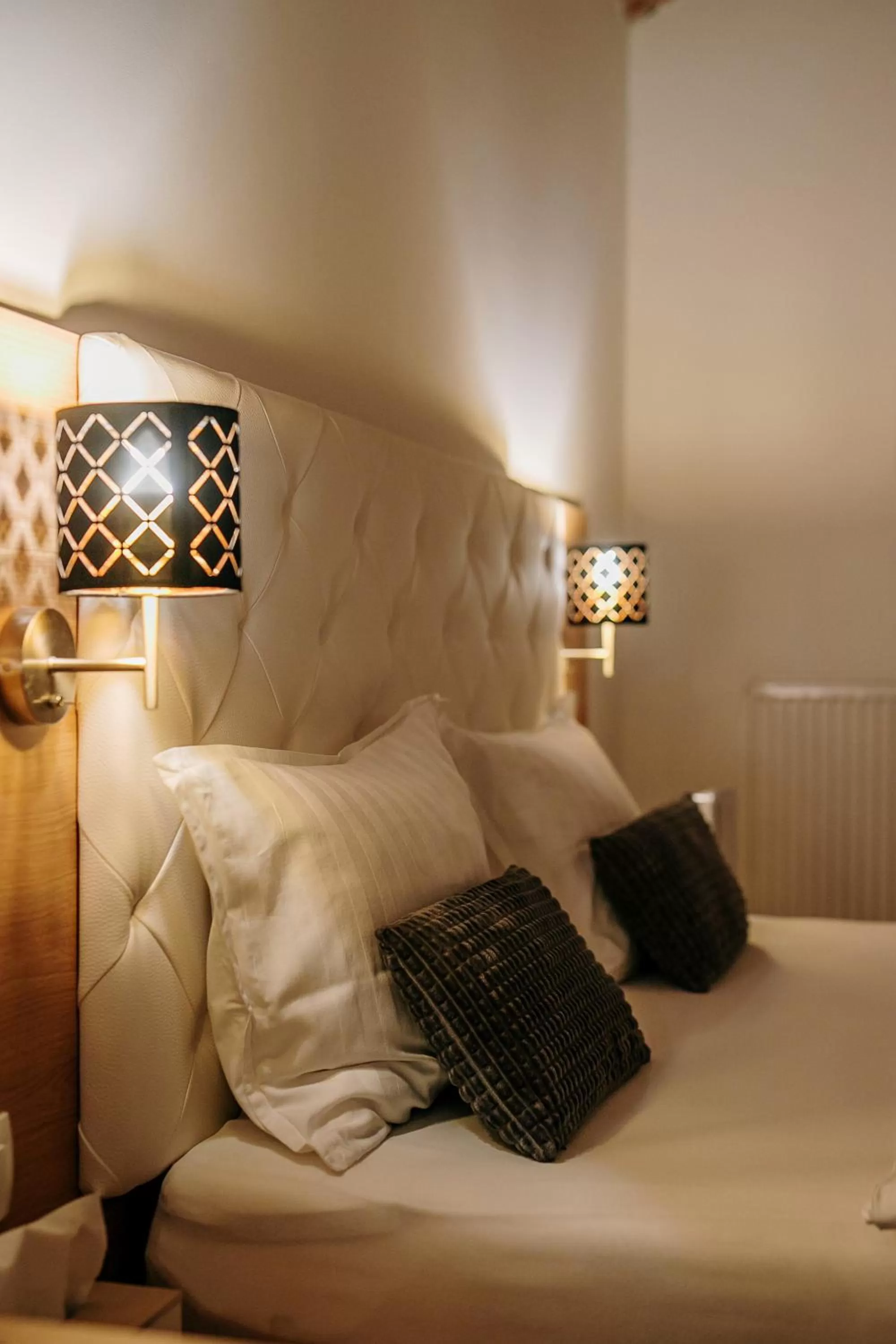 Property building, Bed in Operna klet Ljubljana