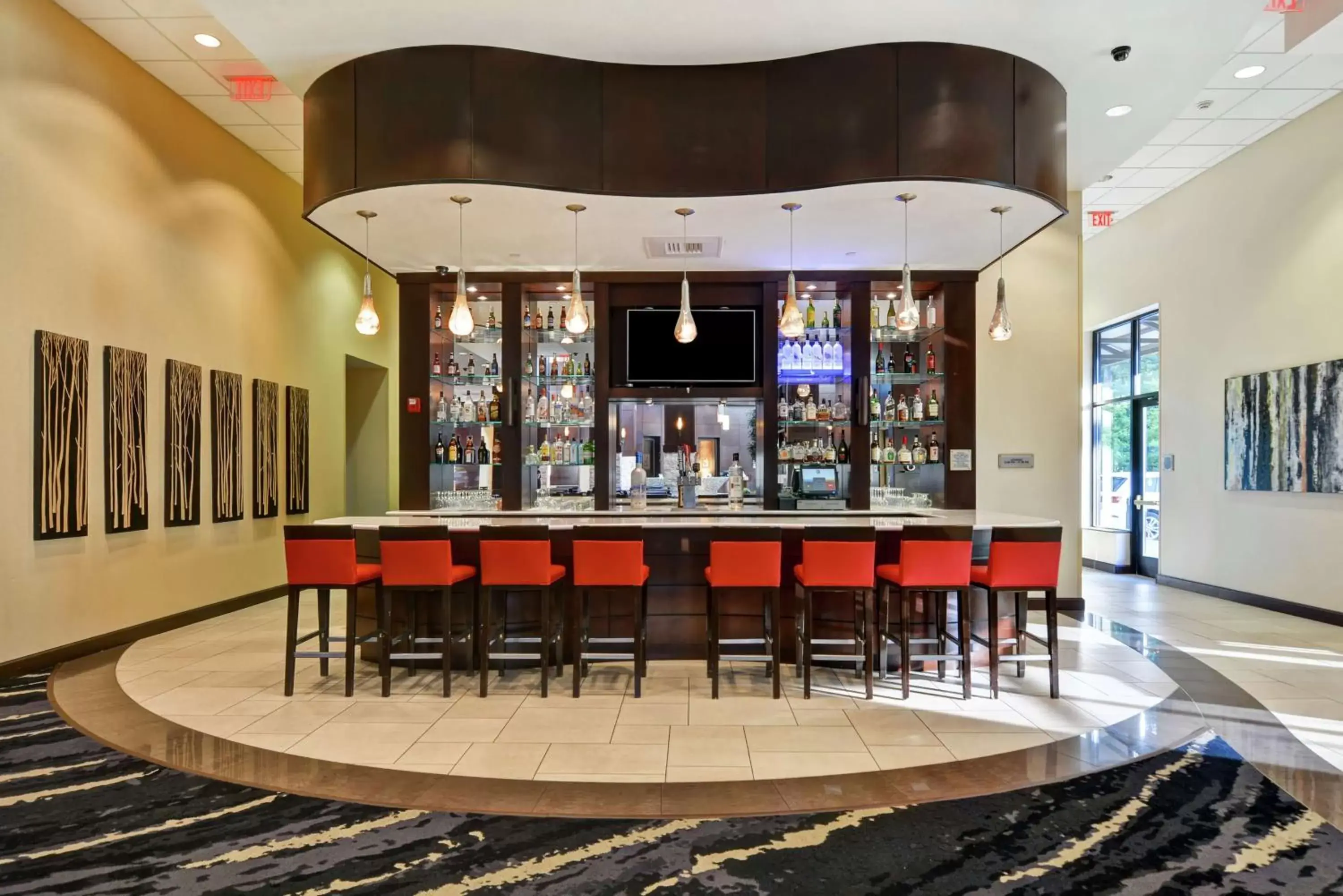 Lobby or reception, Lounge/Bar in Embassy Suites Savannah Airport