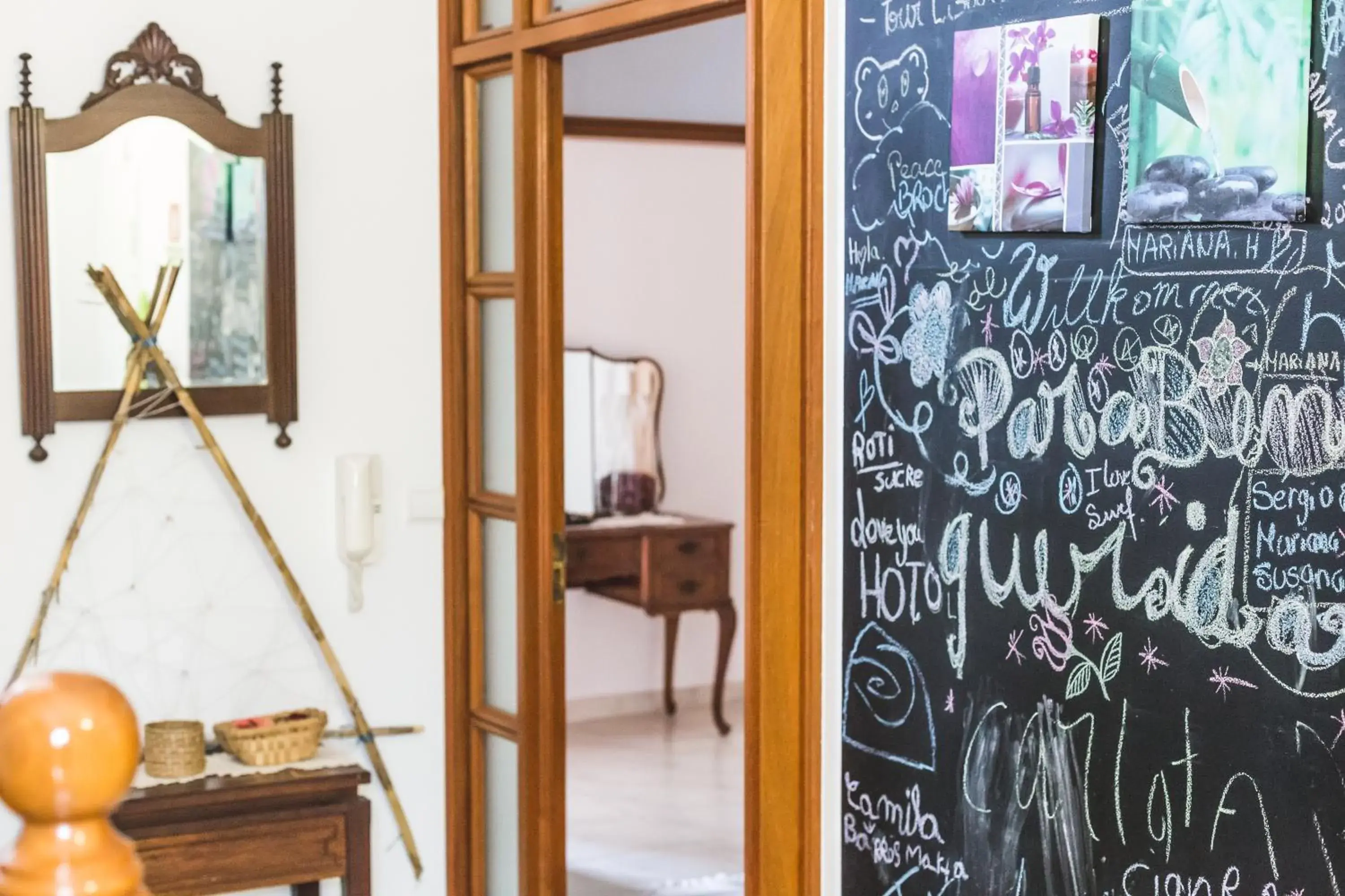 Decorative detail, TV/Entertainment Center in Ericeira Chill Hill Hostel & Private Rooms