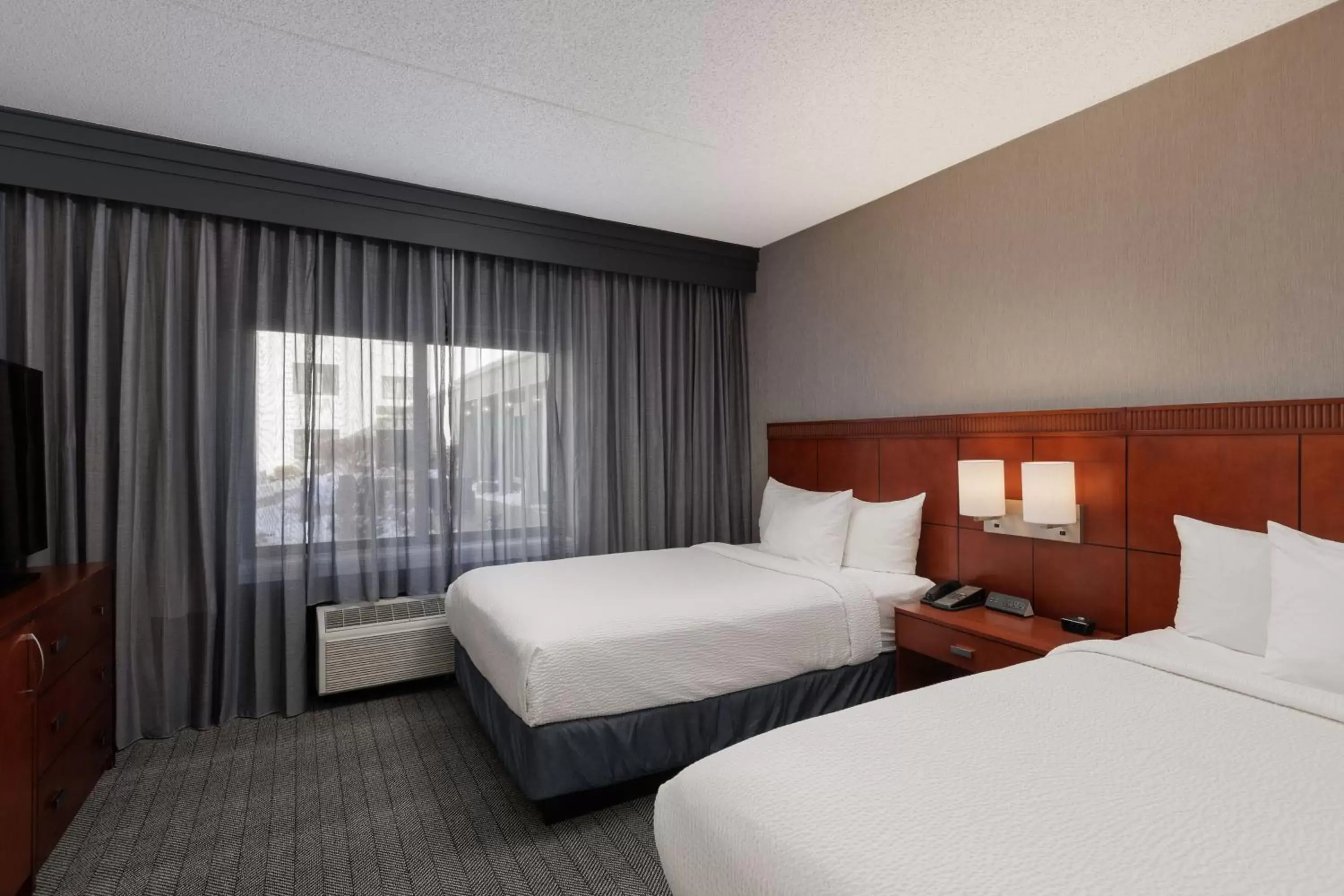 Photo of the whole room, Bed in Courtyard by Marriott Denver Central Park