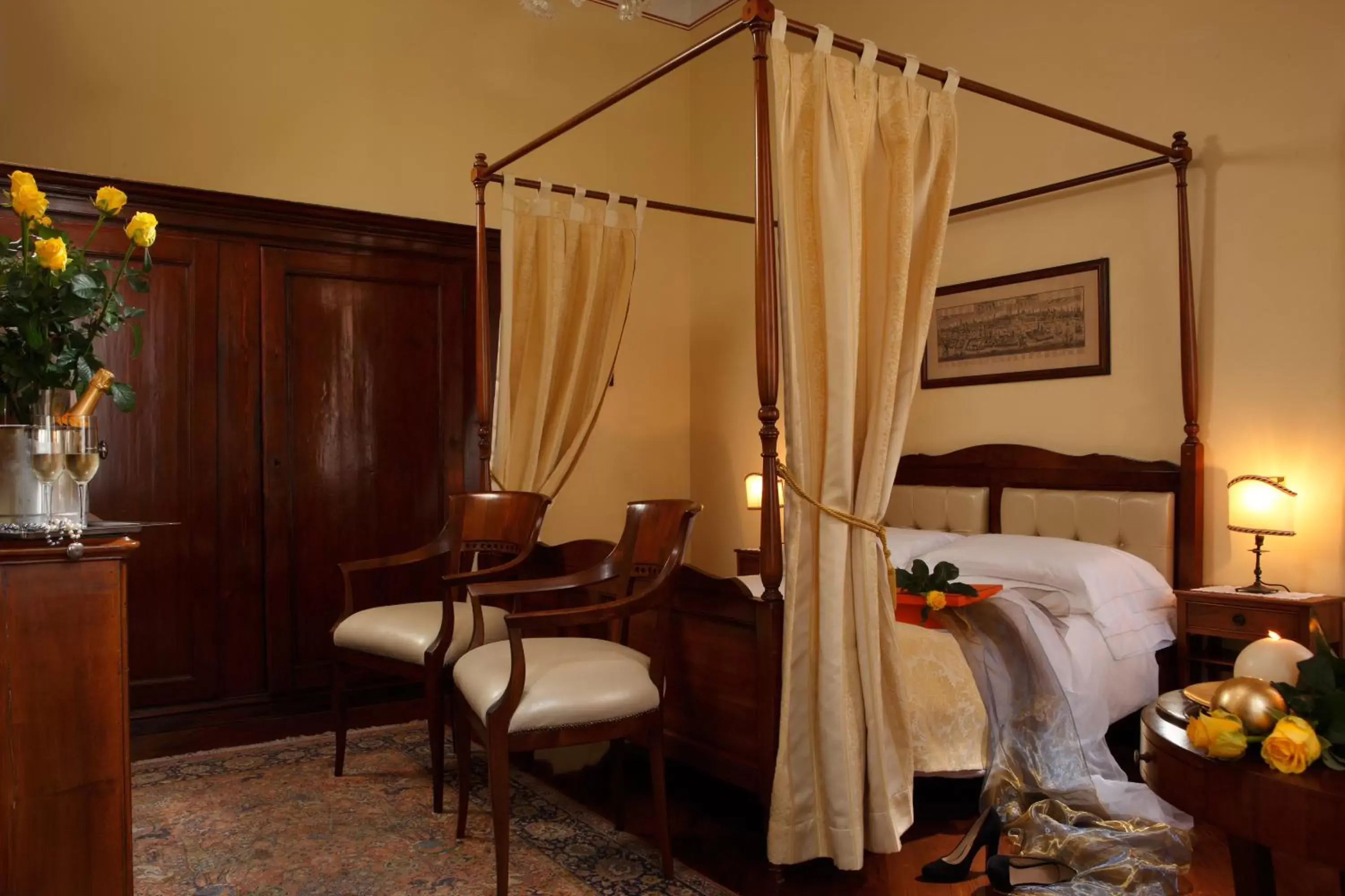 Bedroom, Seating Area in Pensione Accademia - Villa Maravege