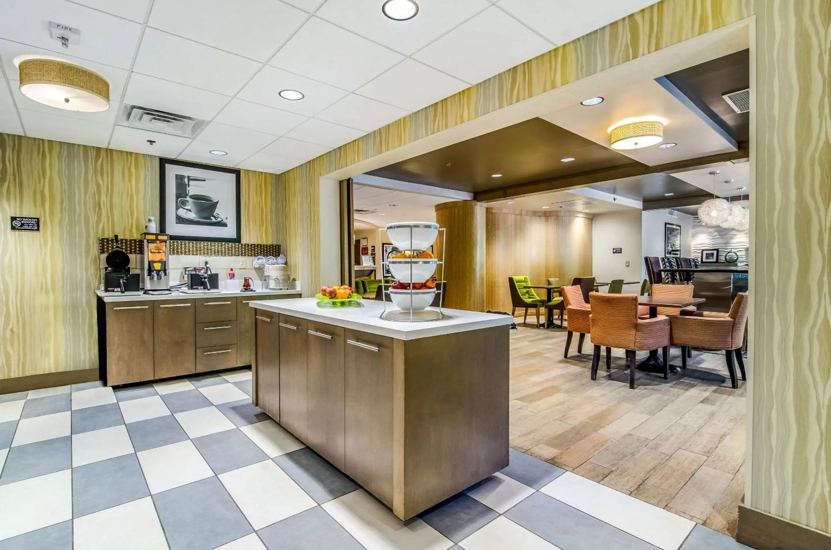 Restaurant/Places to Eat in Comfort Inn Raleigh Midtown
