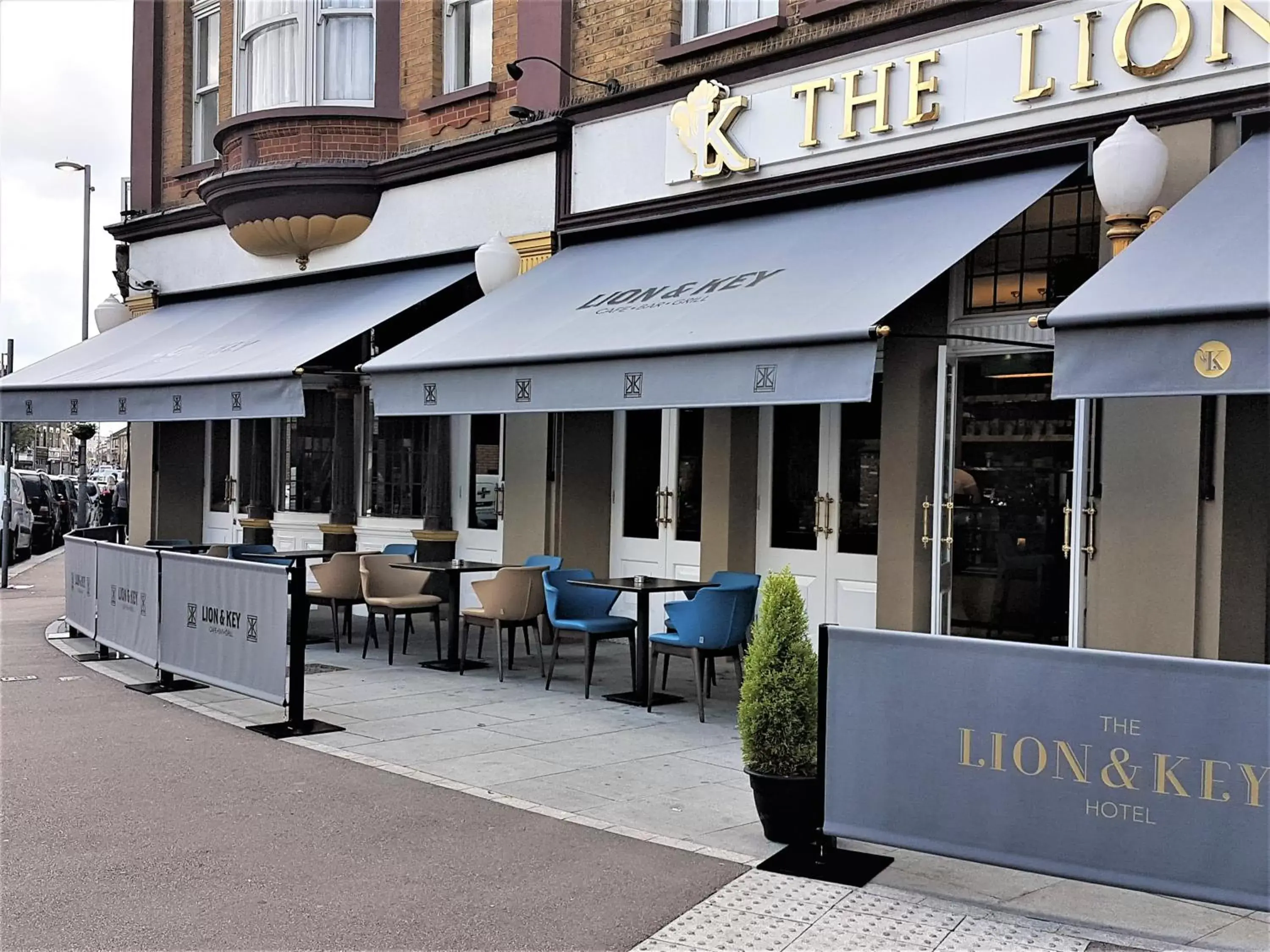 Restaurant/places to eat in The Lion & Key Hotel