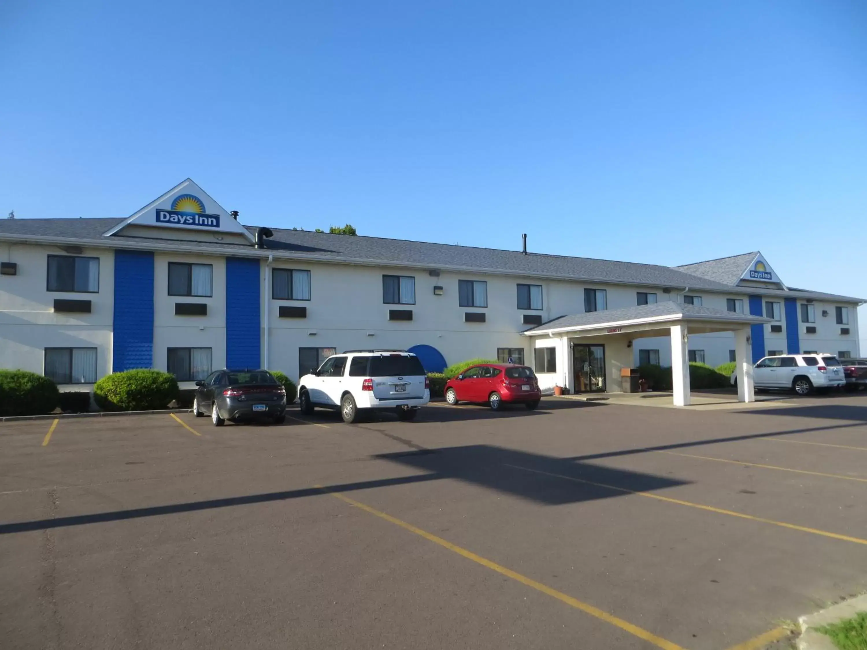 Property Building in Econo Lodge Oacoma