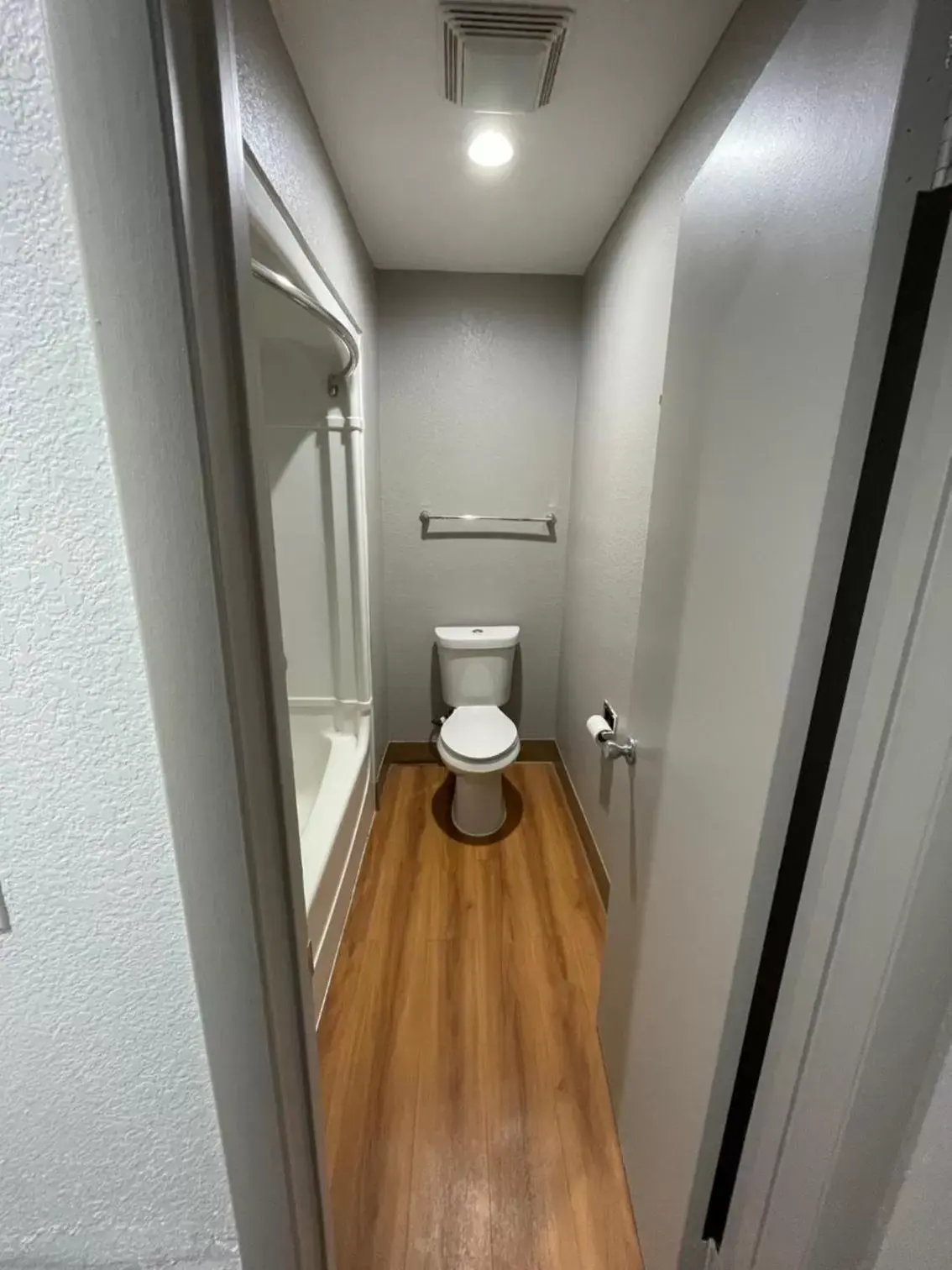 Standard Room with– One Full Bed (Handicapped Accessible) - single occupancy in Motel 6-Port Allen, LA - Baton Rouge Standard Room with– One Full Bed (Handicapped Accessible) - single occupancy in Motel 6-Port Allen, LA - Baton Rouge