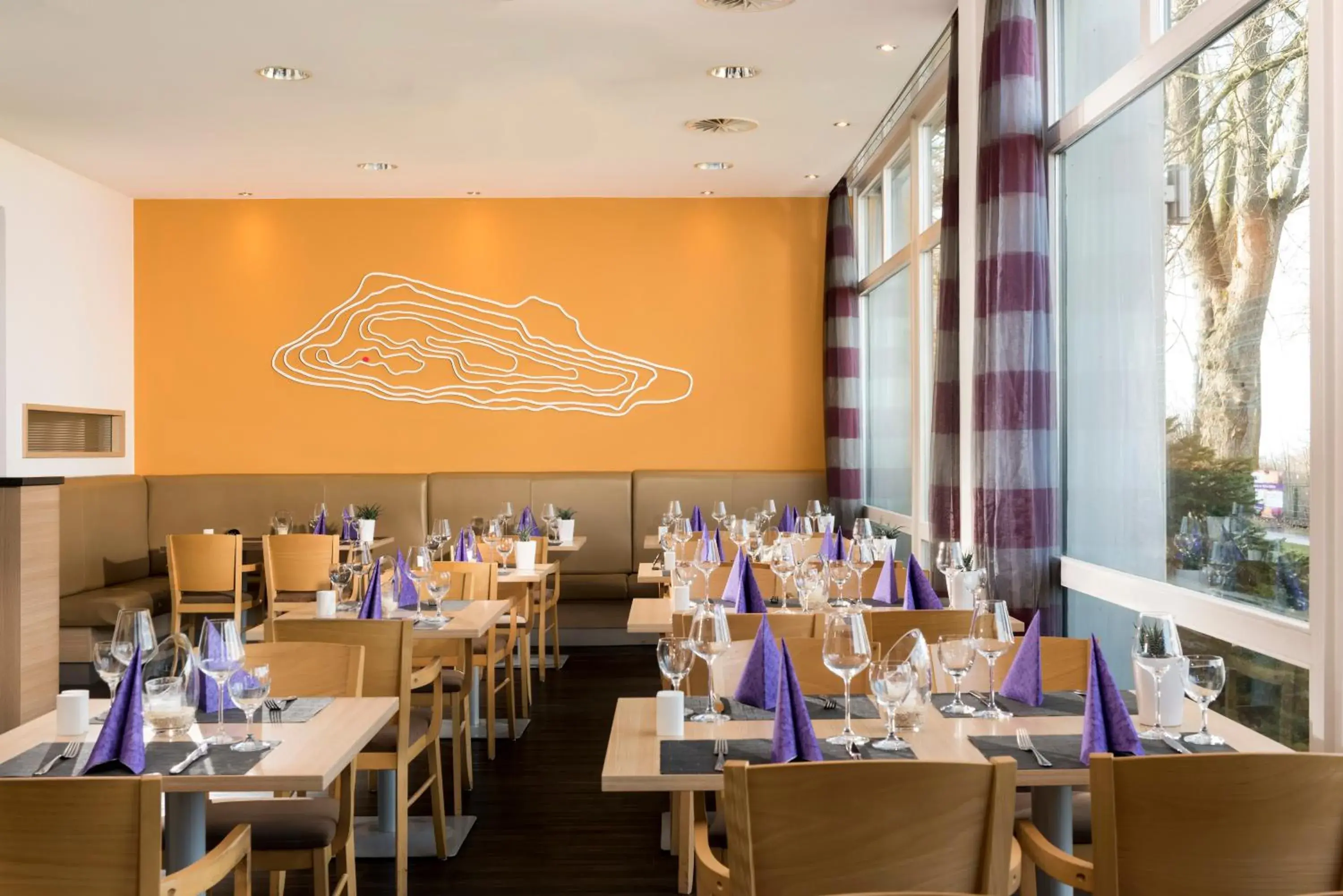 Restaurant/places to eat in Mercure Hotel Bielefeld Johannisberg
