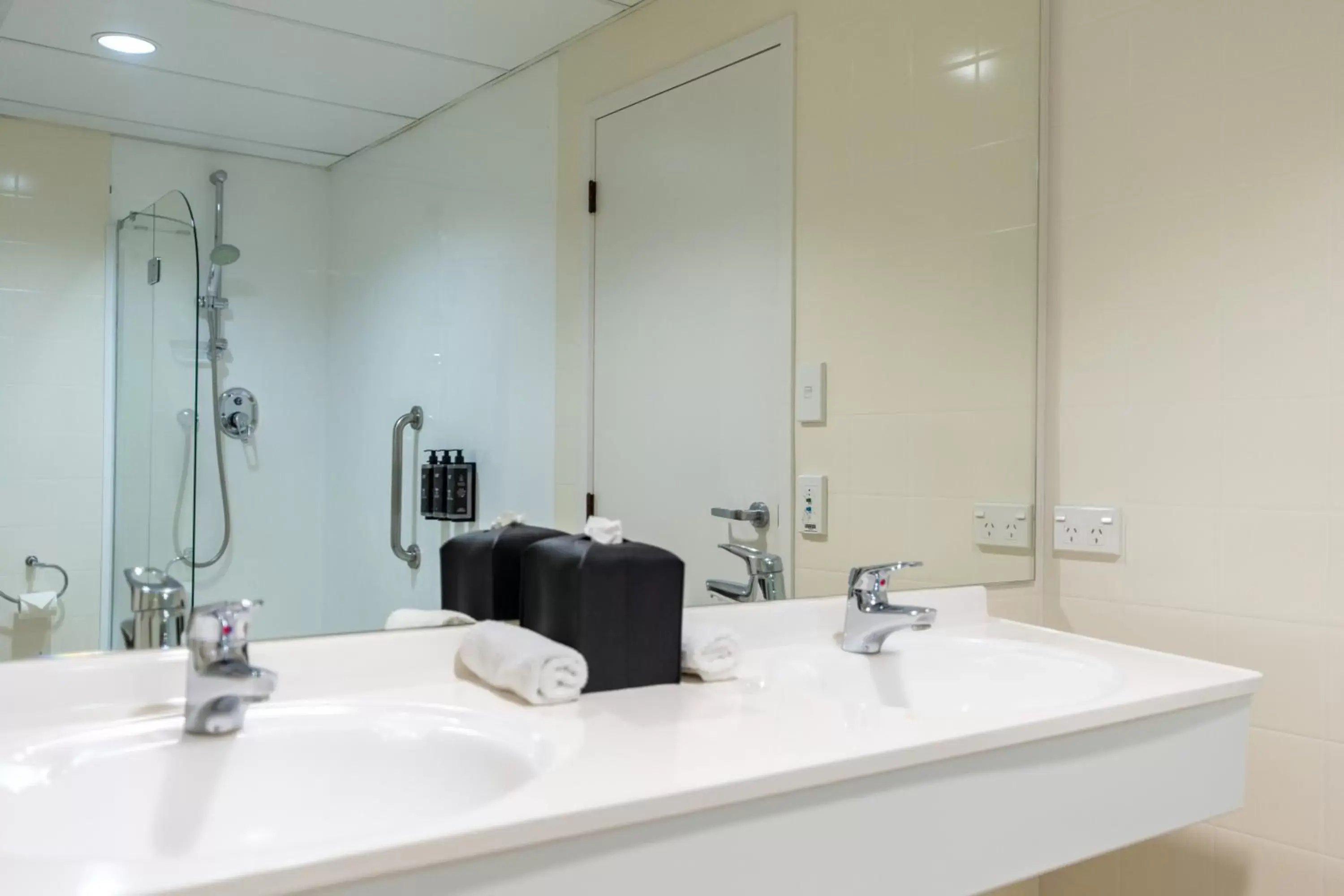 Bathroom in Hotel Armitage and Conference Centre