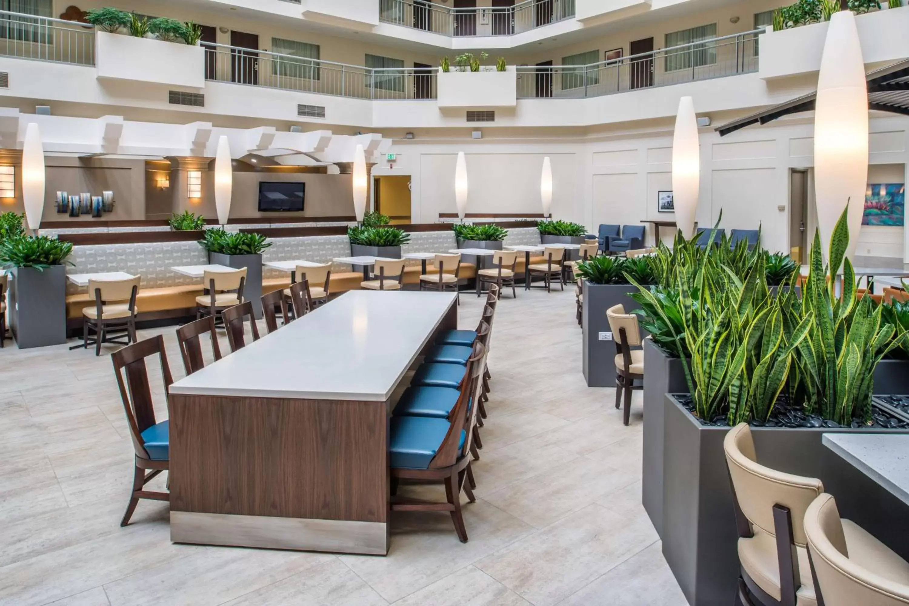 Lobby or reception in Embassy Suites By Hilton Seattle - Tacoma International Airport