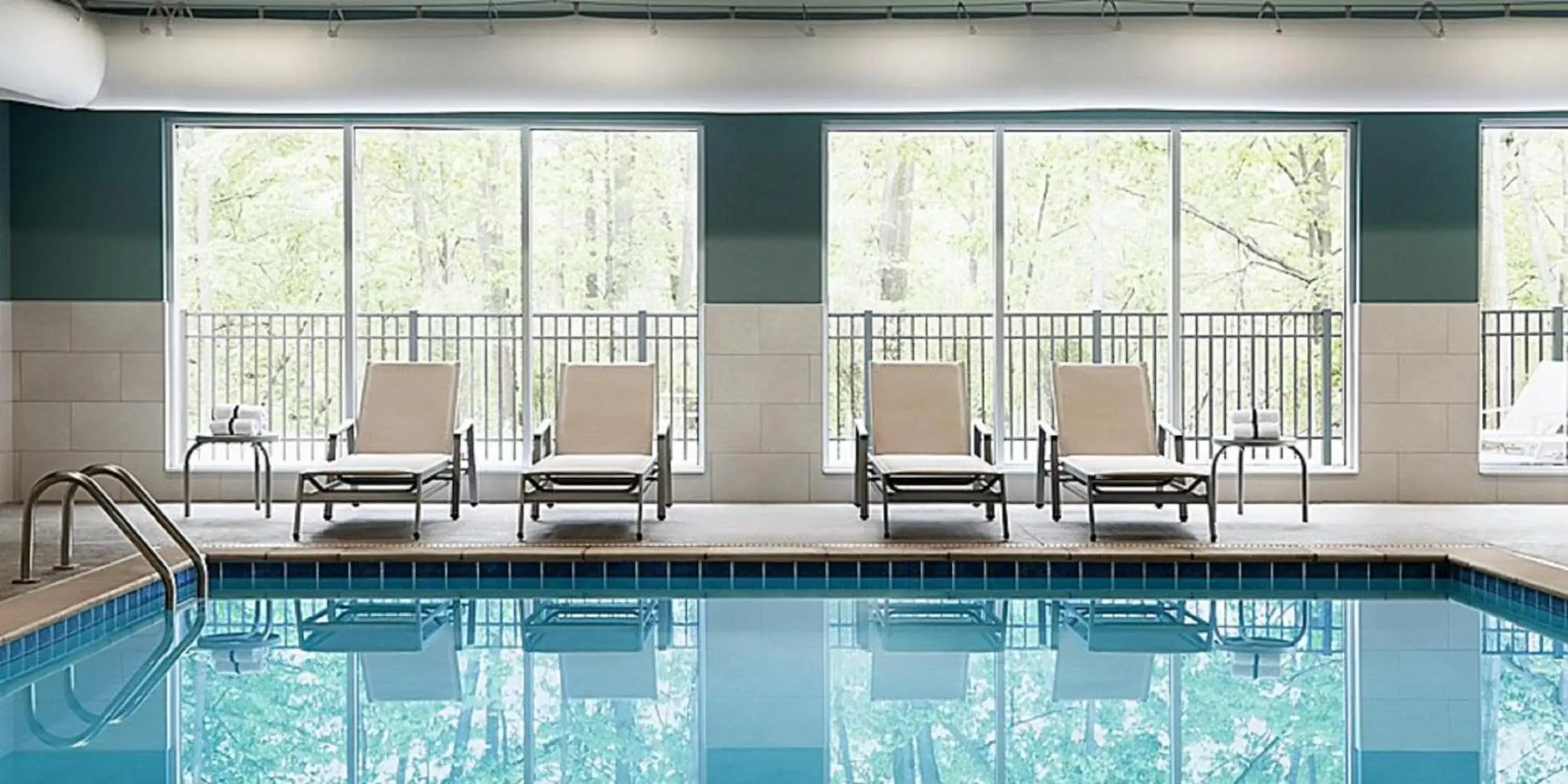 Swimming Pool in Holiday Inn Express & Suites - Savannah W - Chatham Parkway, an IHG Hotel