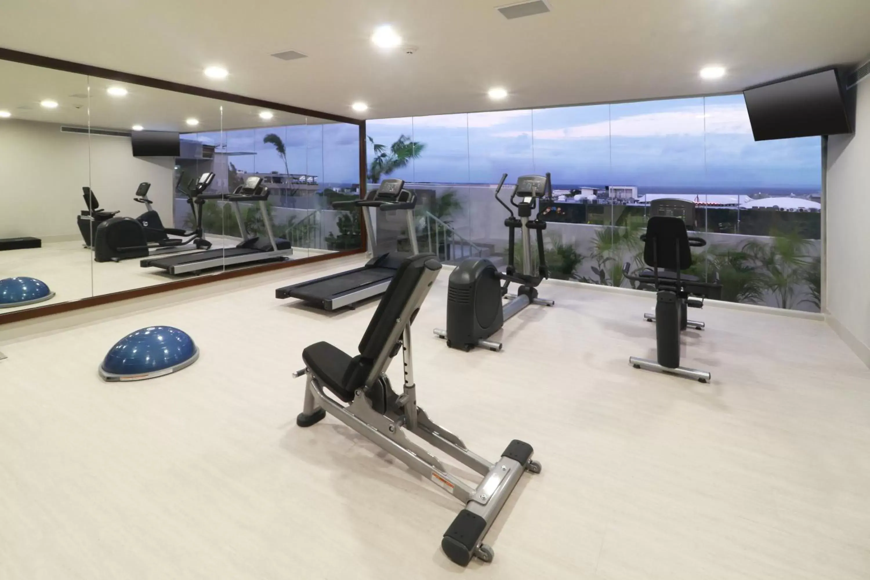 Fitness centre/facilities, Fitness Center/Facilities in Holiday Inn Express & Suites - Playa del Carmen, an IHG Hotel