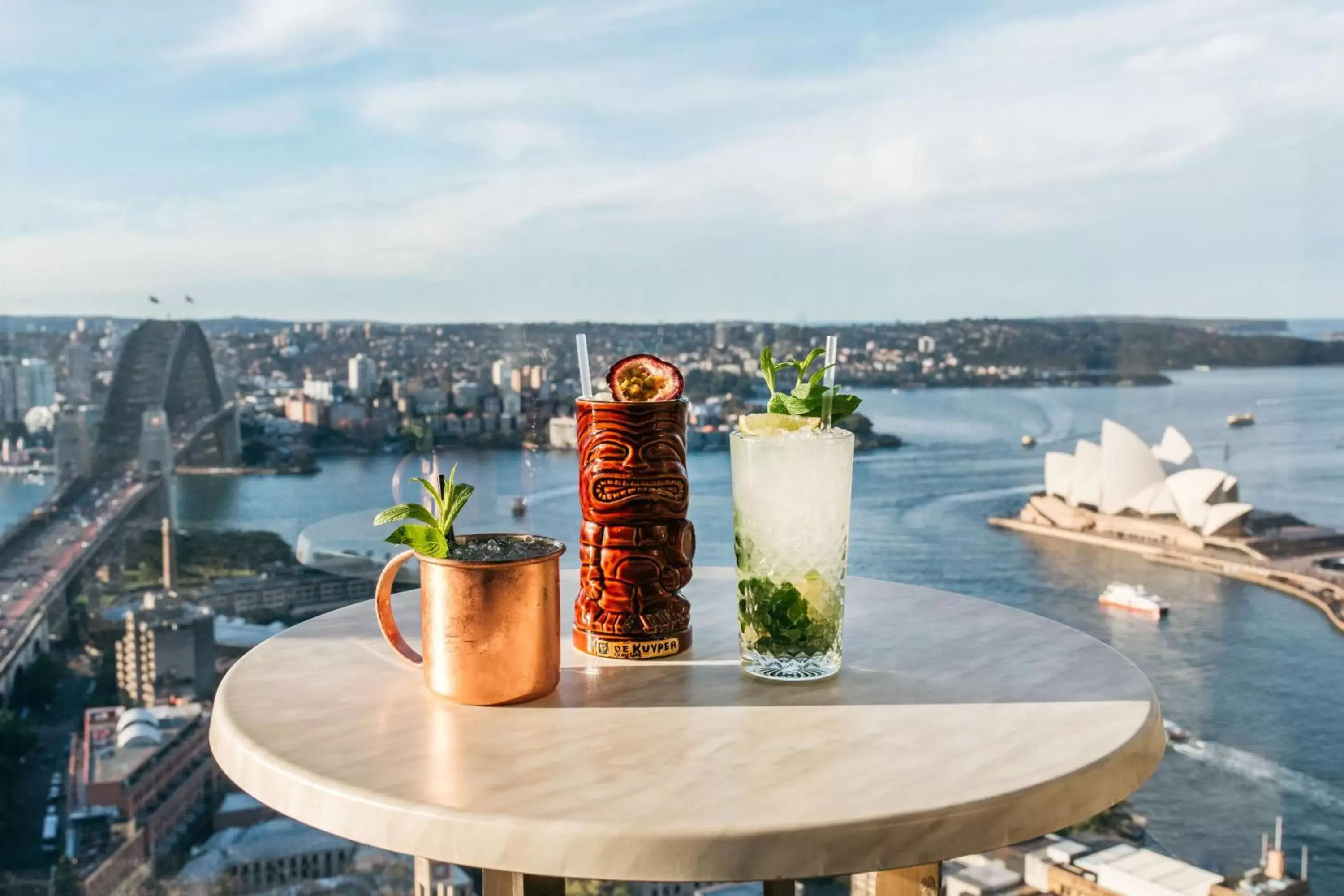 Lounge or bar in Shangri-La Sydney