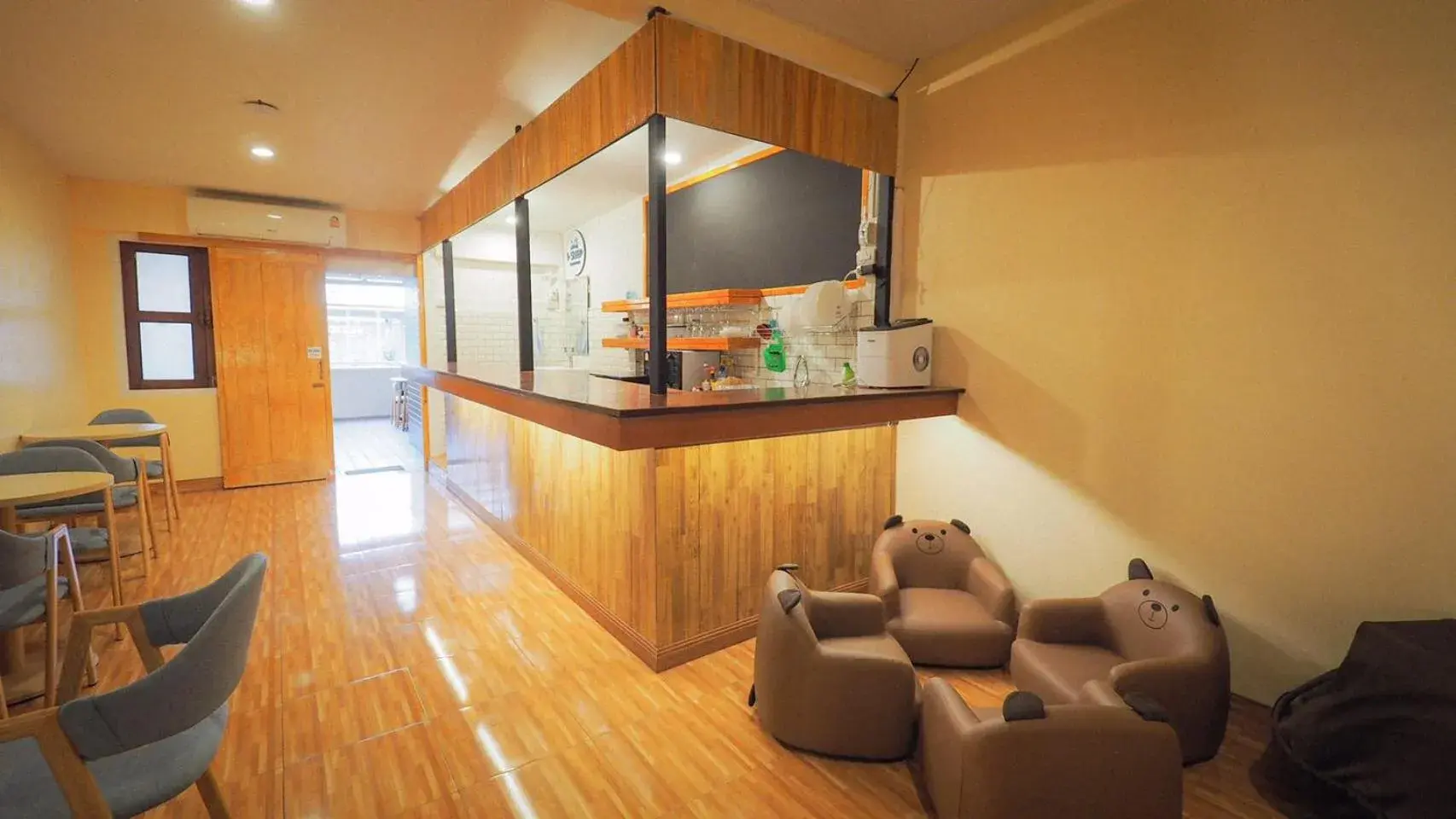 Lounge or bar, Lobby/Reception in I-Sleep Silom Hostel