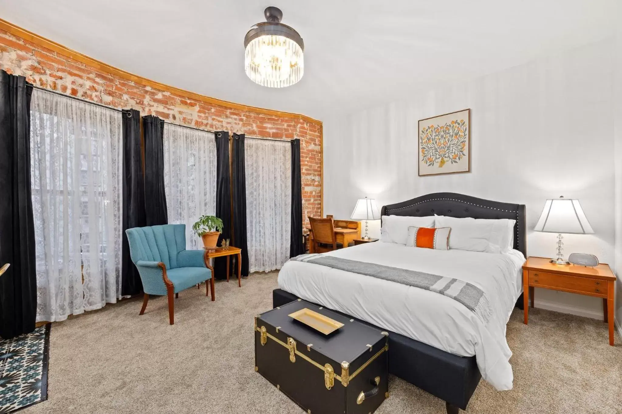 Queen Room with Garden View in Flora House Denver Queen Room with Garden View in Flora House Denver