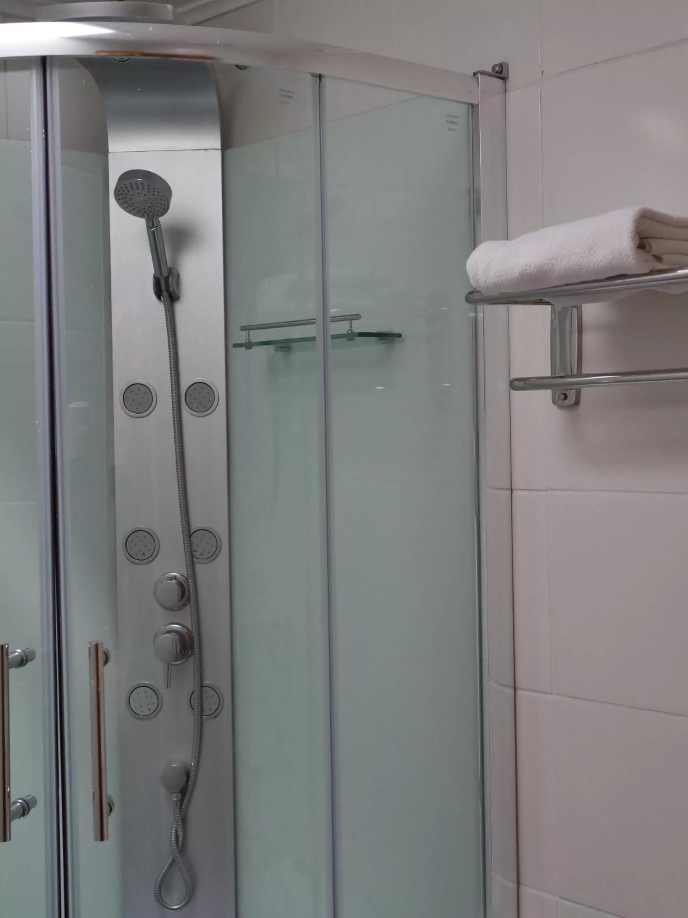 Bathroom in Hotel La Fuente