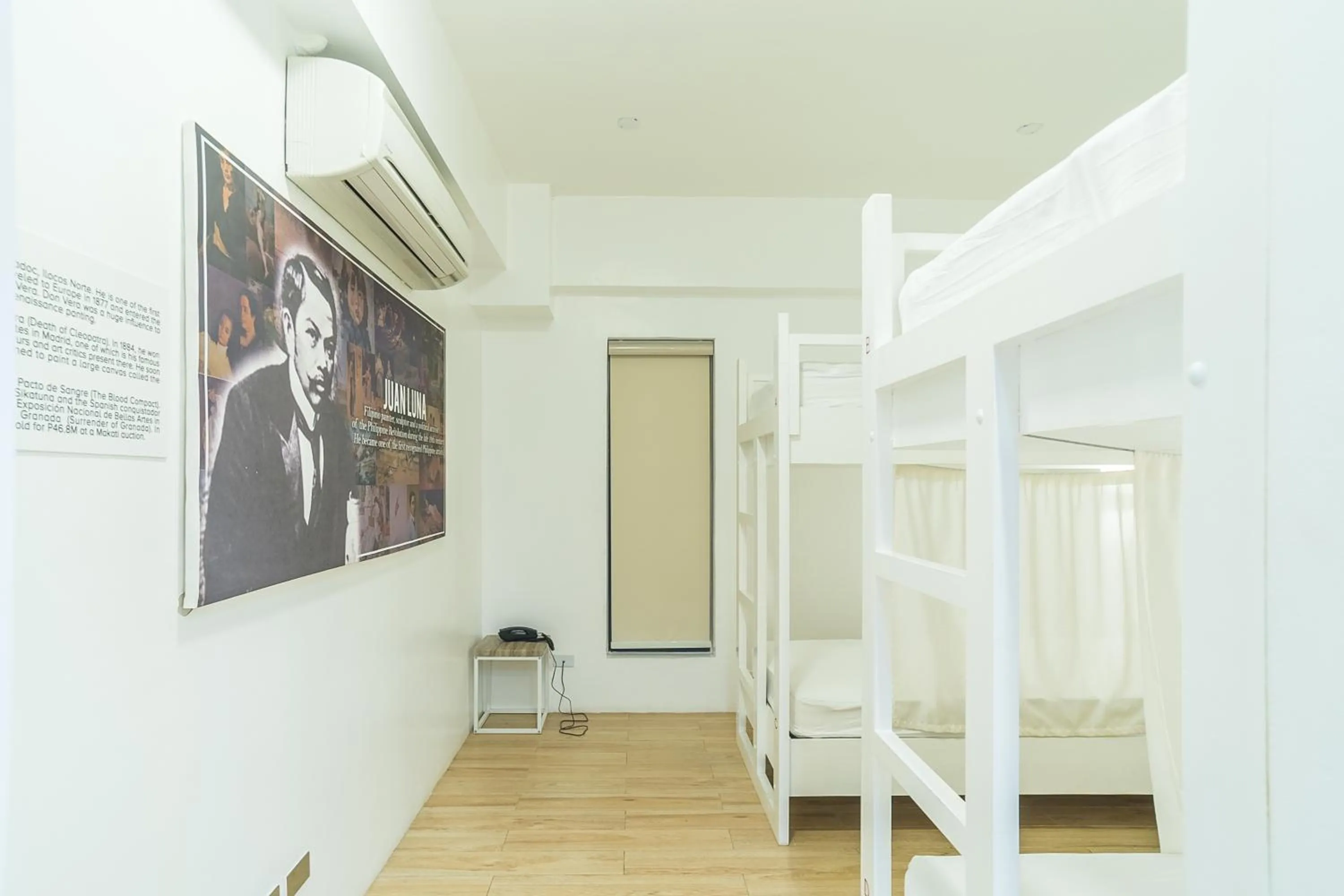 bunk bed, Bed in Heroes Hotel