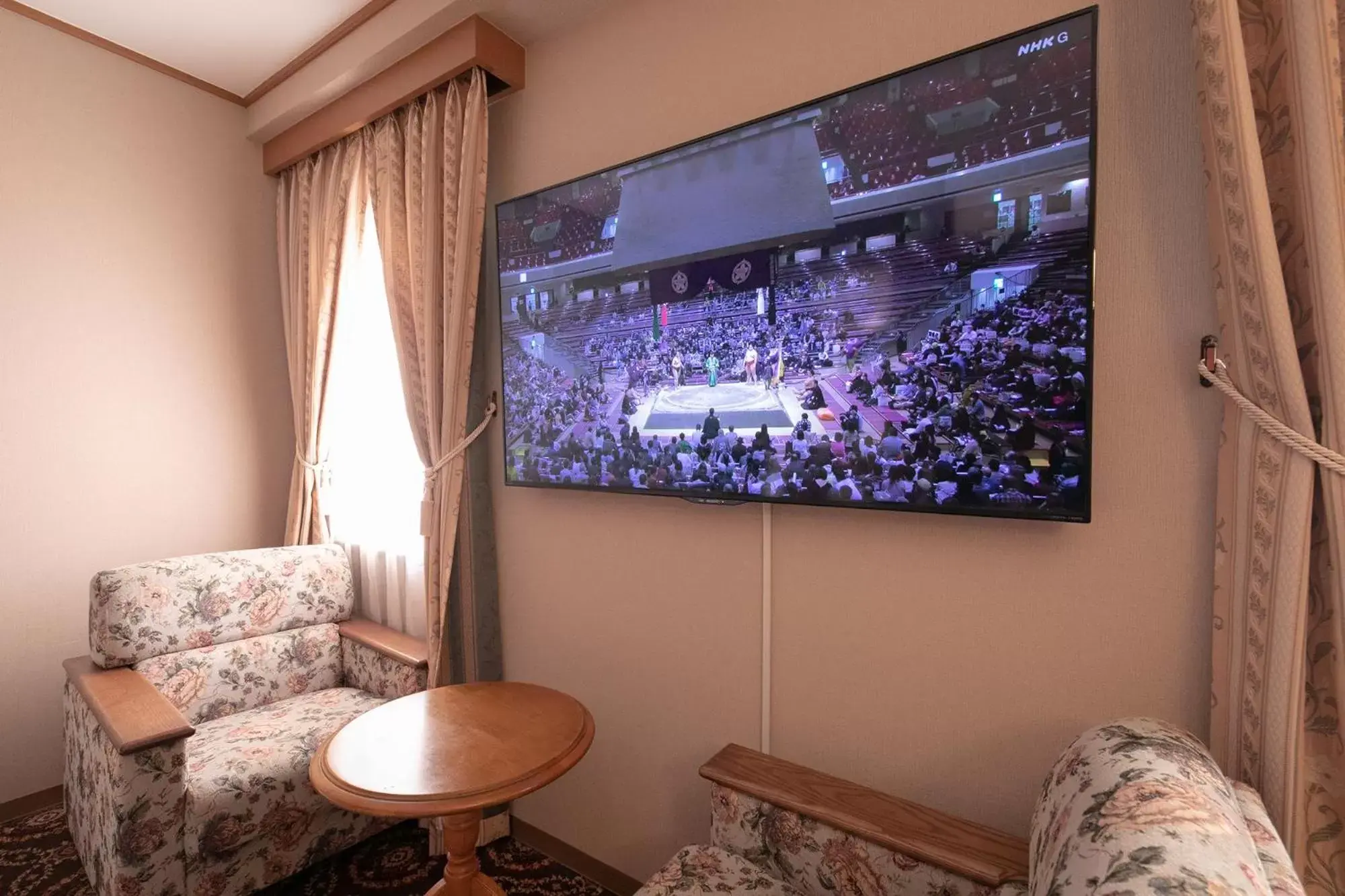 Photo of the whole room, TV/Entertainment Center in Hotel Arthur