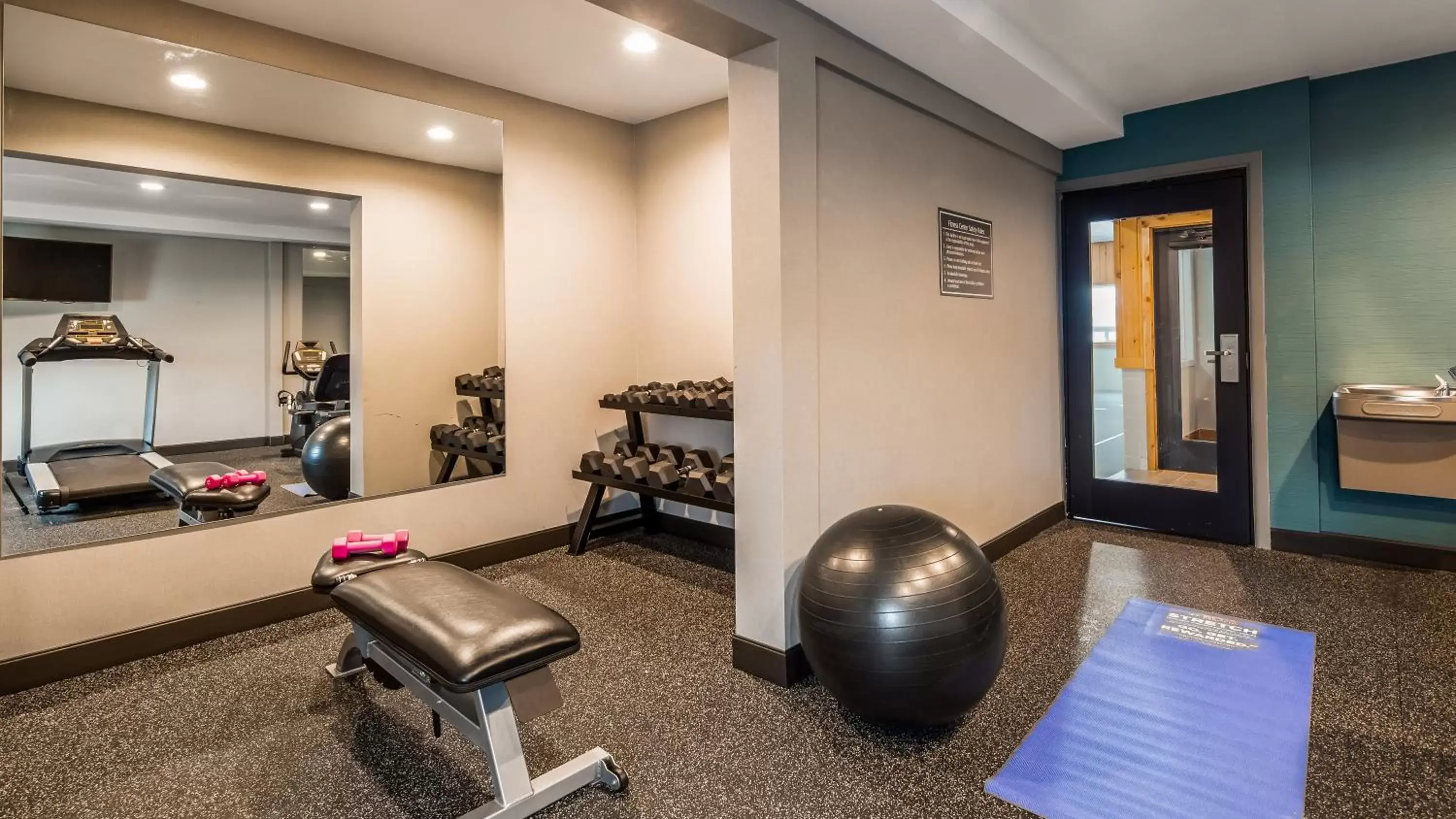 Fitness centre/facilities, Seating Area in Best Western McMinnville Inn