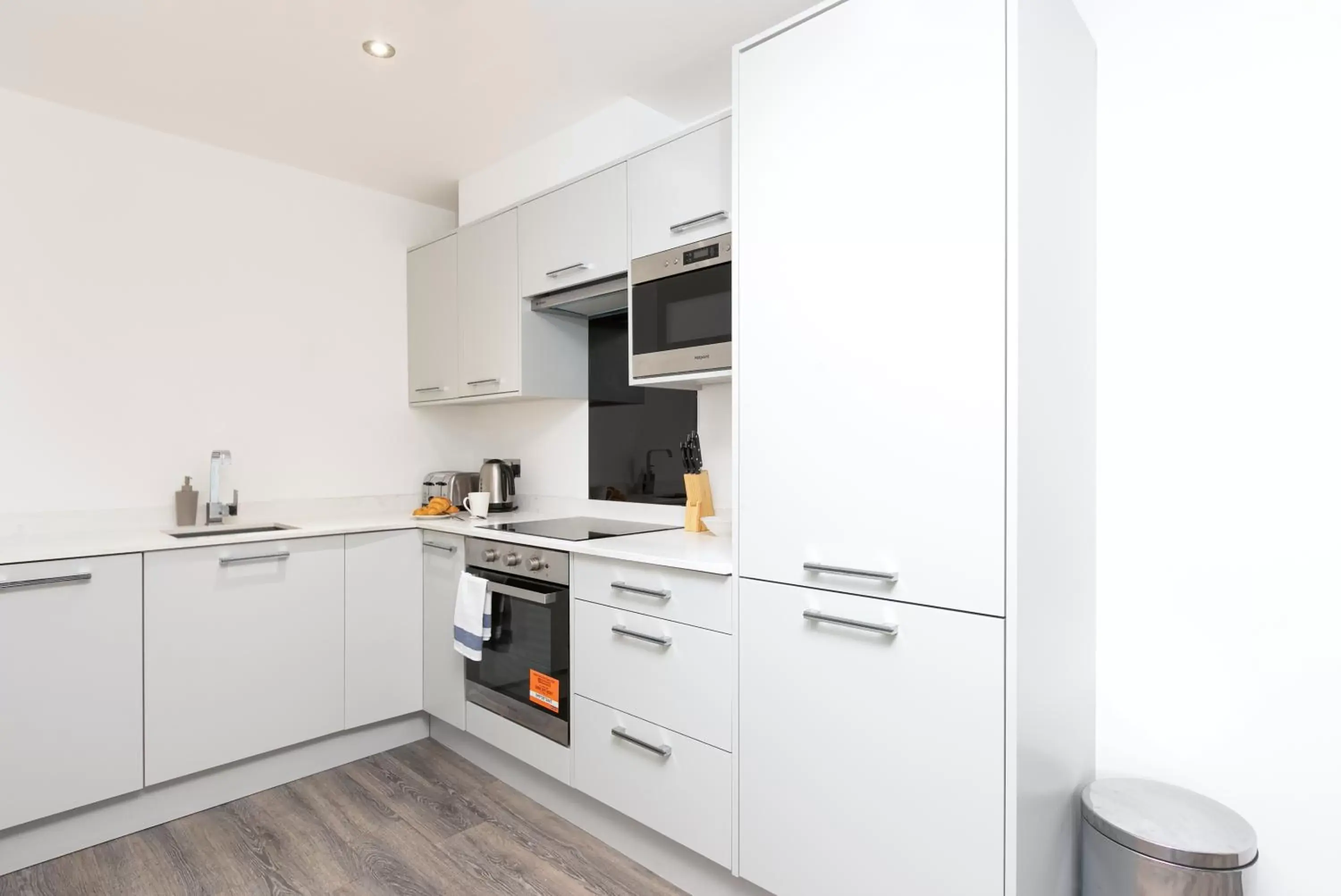 Kitchen or kitchenette, Kitchen/Kitchenette in Reading Kings Road Lodge by Creatick Apartments