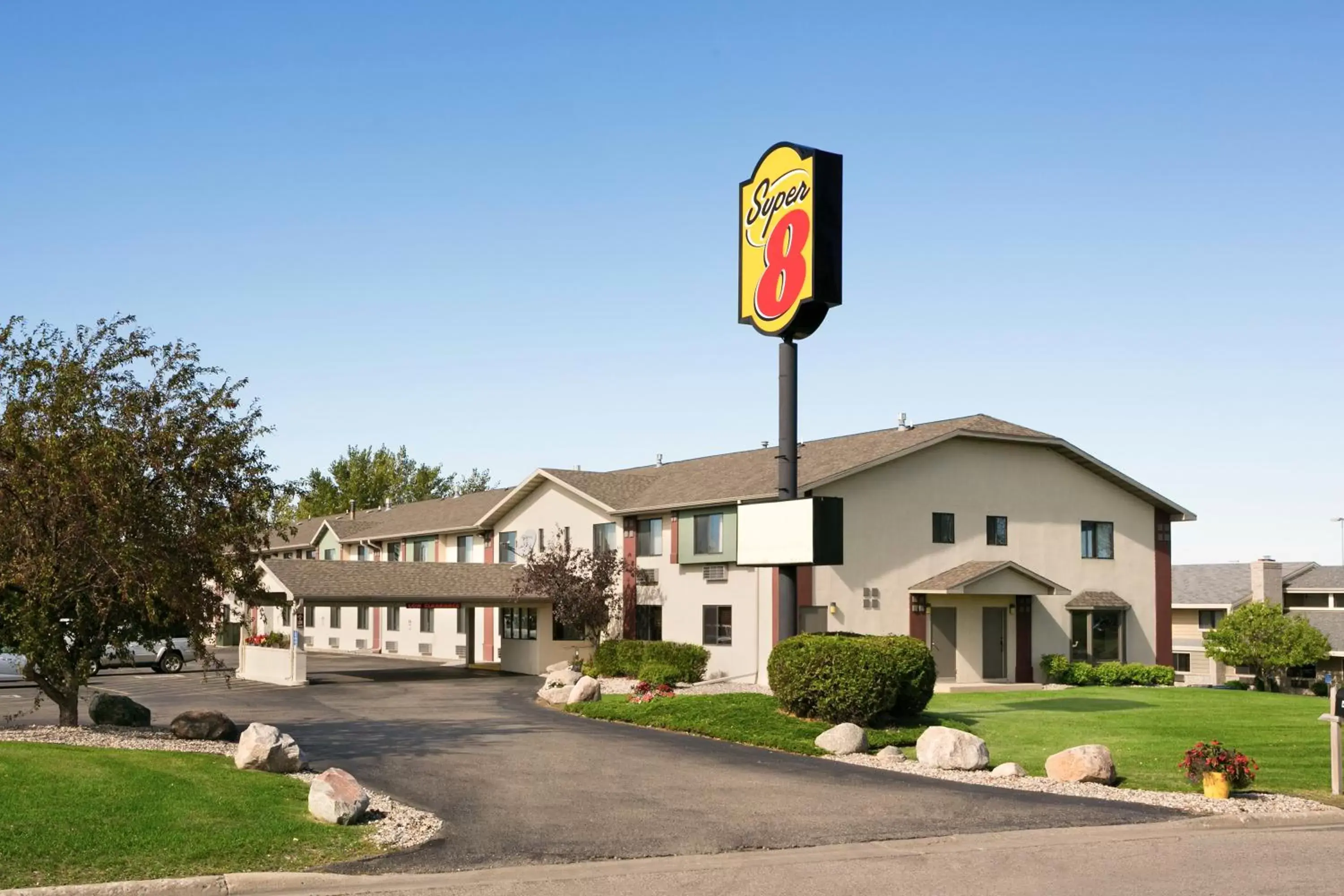Property Building in Super 8 by Wyndham Alexandria MN