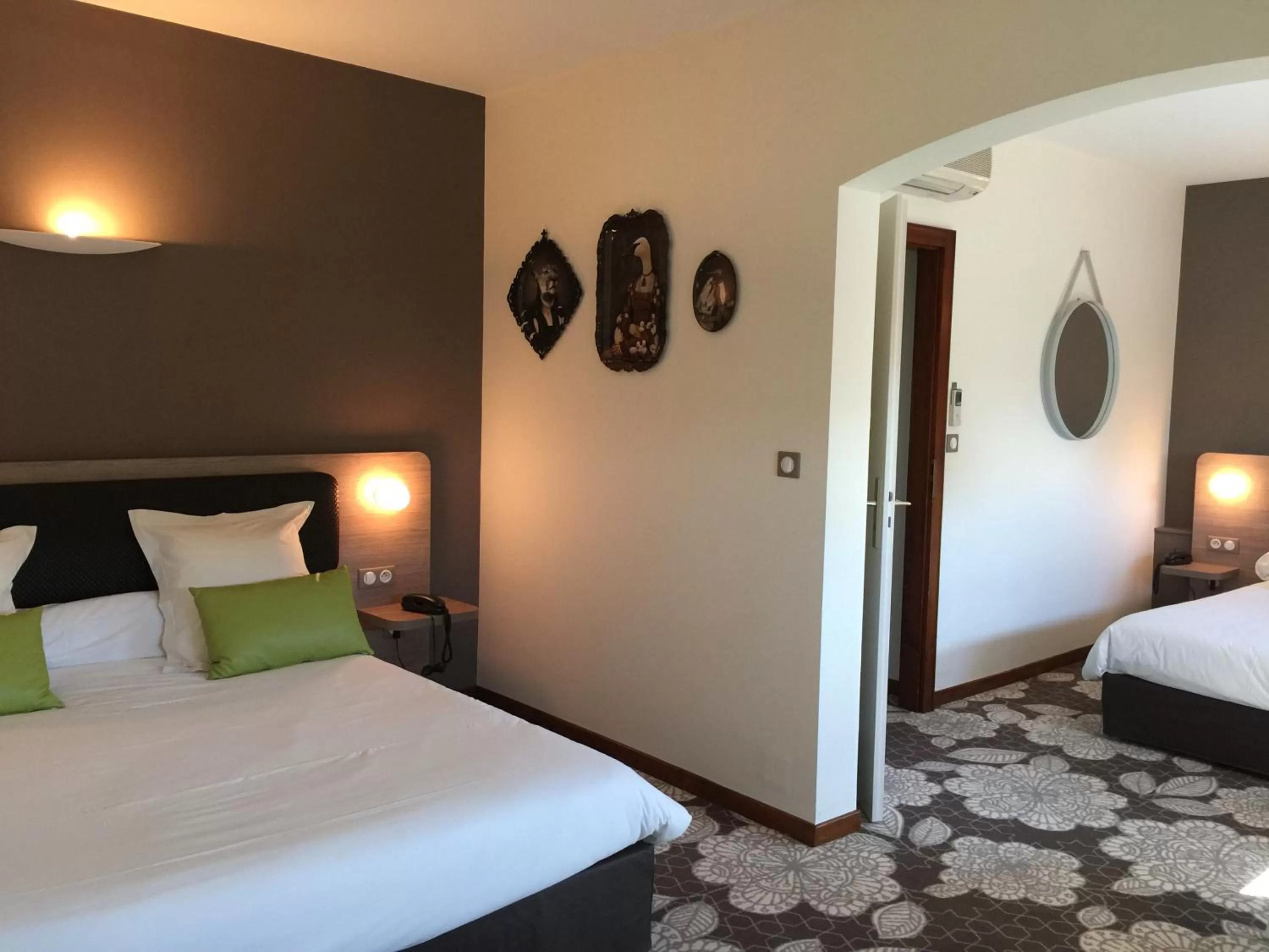 Photo of the whole room, Bed in Hôtel Restaurant Vaillant proche Europapark Rulantica