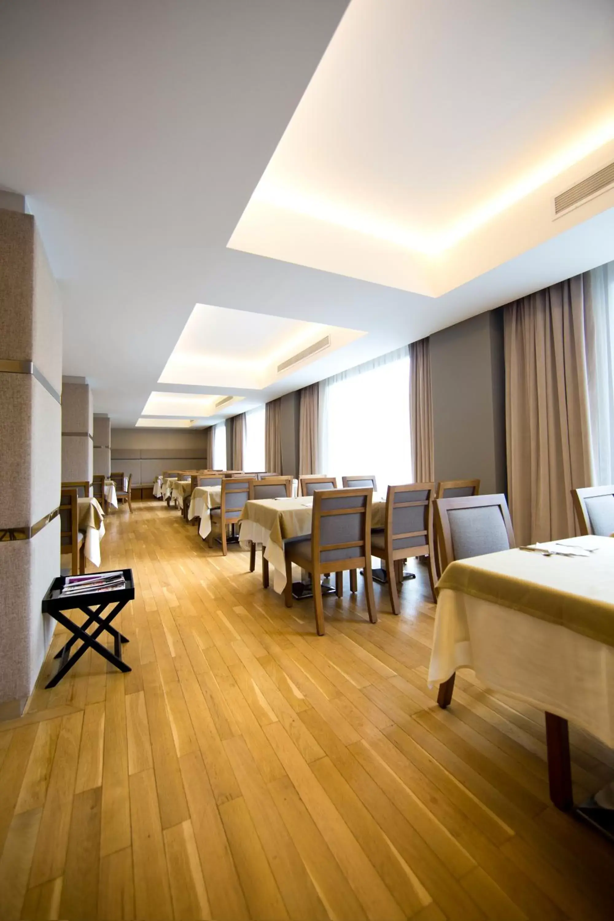 Restaurant/places to eat in Cihangir Hotel