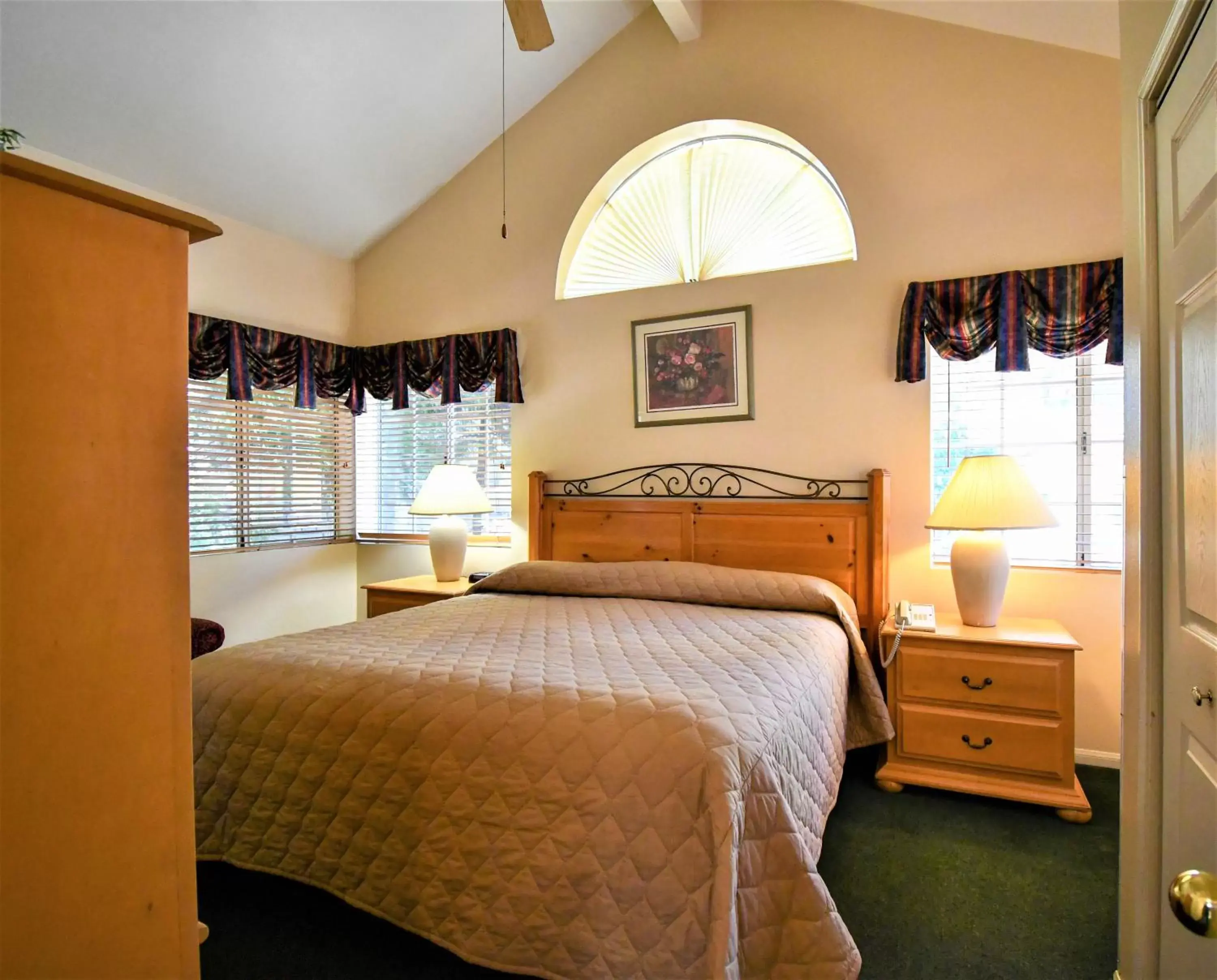 Bed in North Bay At Lake Arrowhead