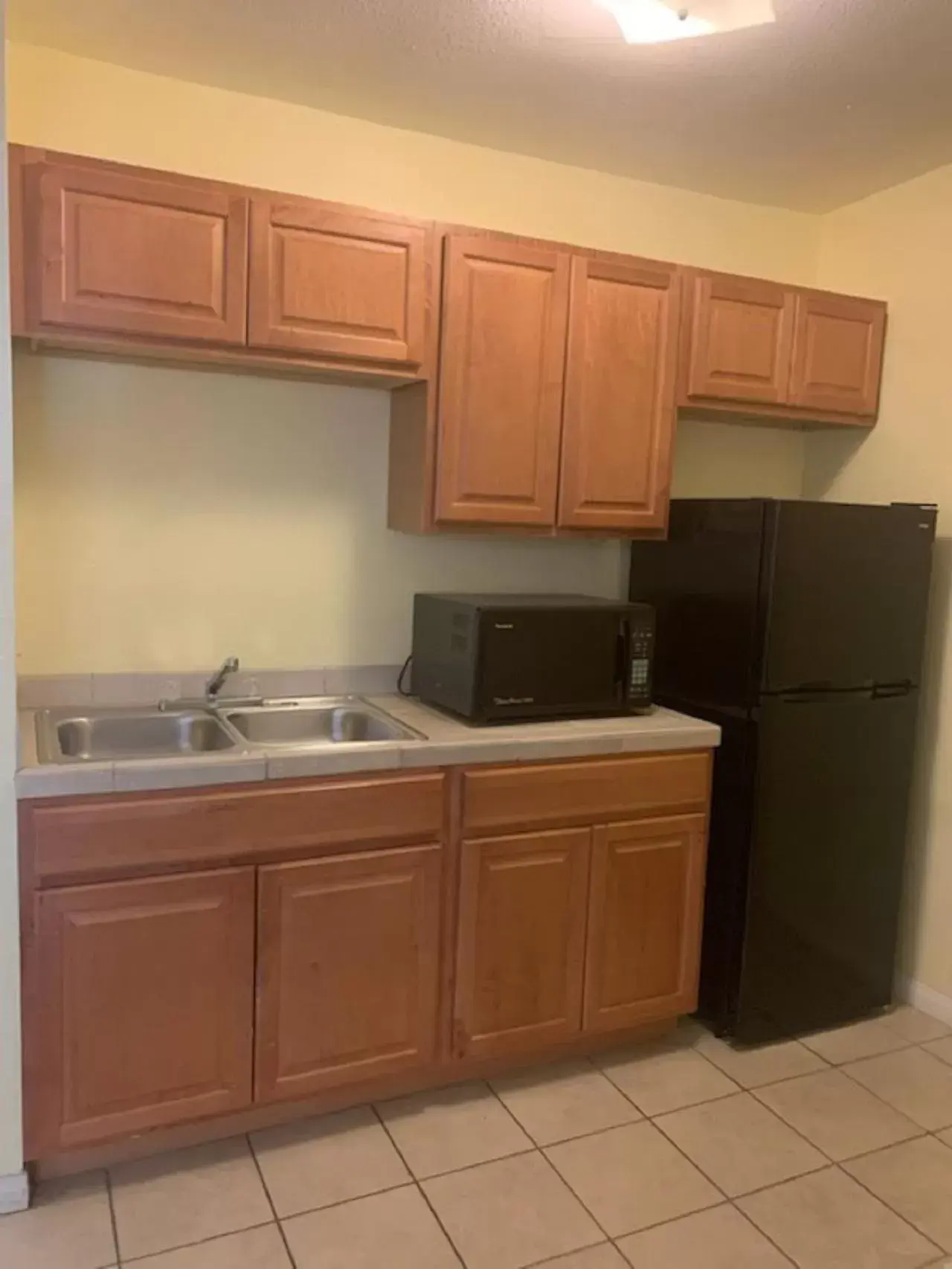 Kitchen or kitchenette, Kitchen/Kitchenette in Europa Inn & Suites